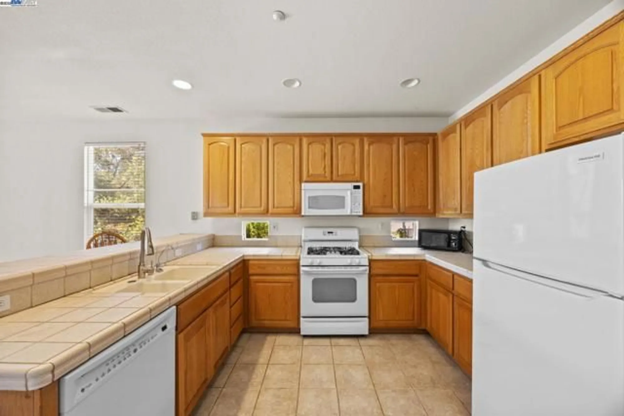Property Slideshow image 12 of 36 | 993 centennial dr, Brentwood, CA, 94513