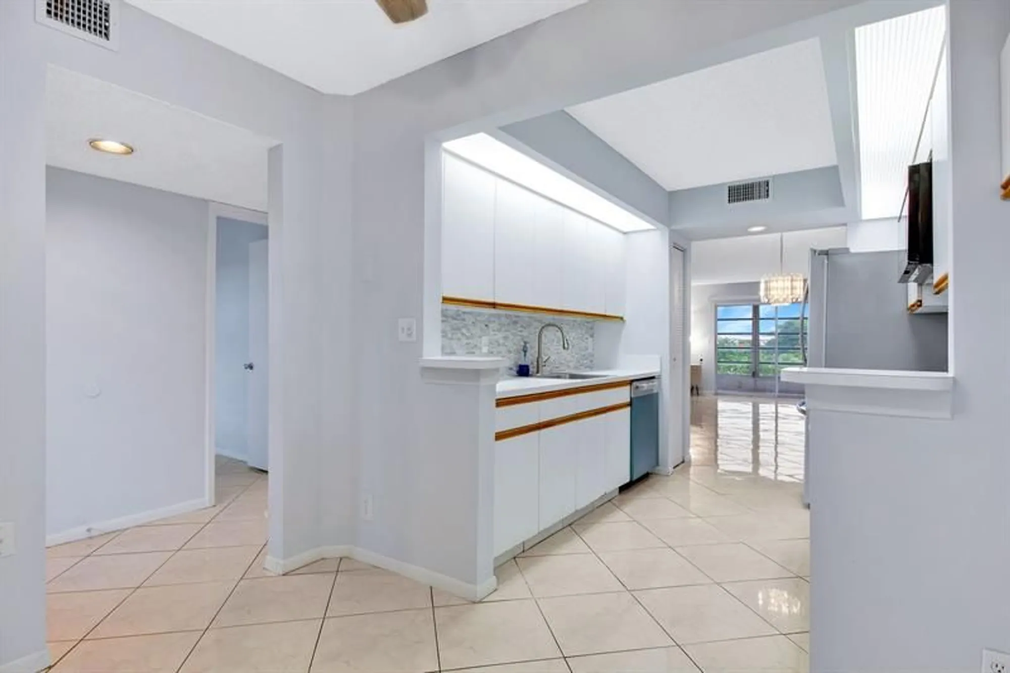 Property Slideshow image 3 of 33 | 1606 abaco dr e4, Coconut Creek, FL, 33066