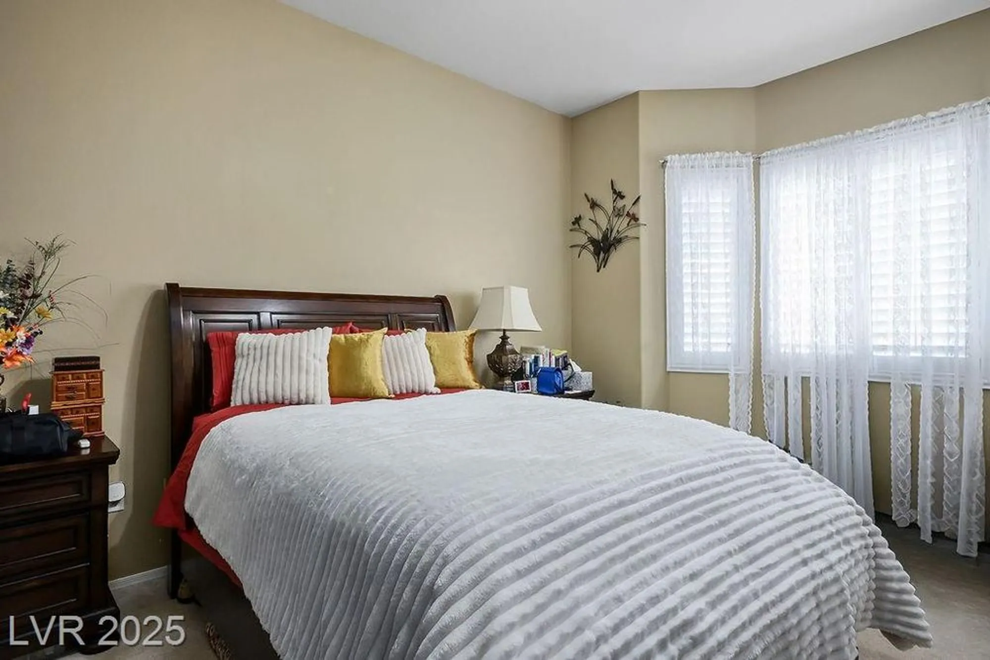 Property Slideshow image 13 of 74 | 10409 longwood dr, Las Vegas, NV, 89134