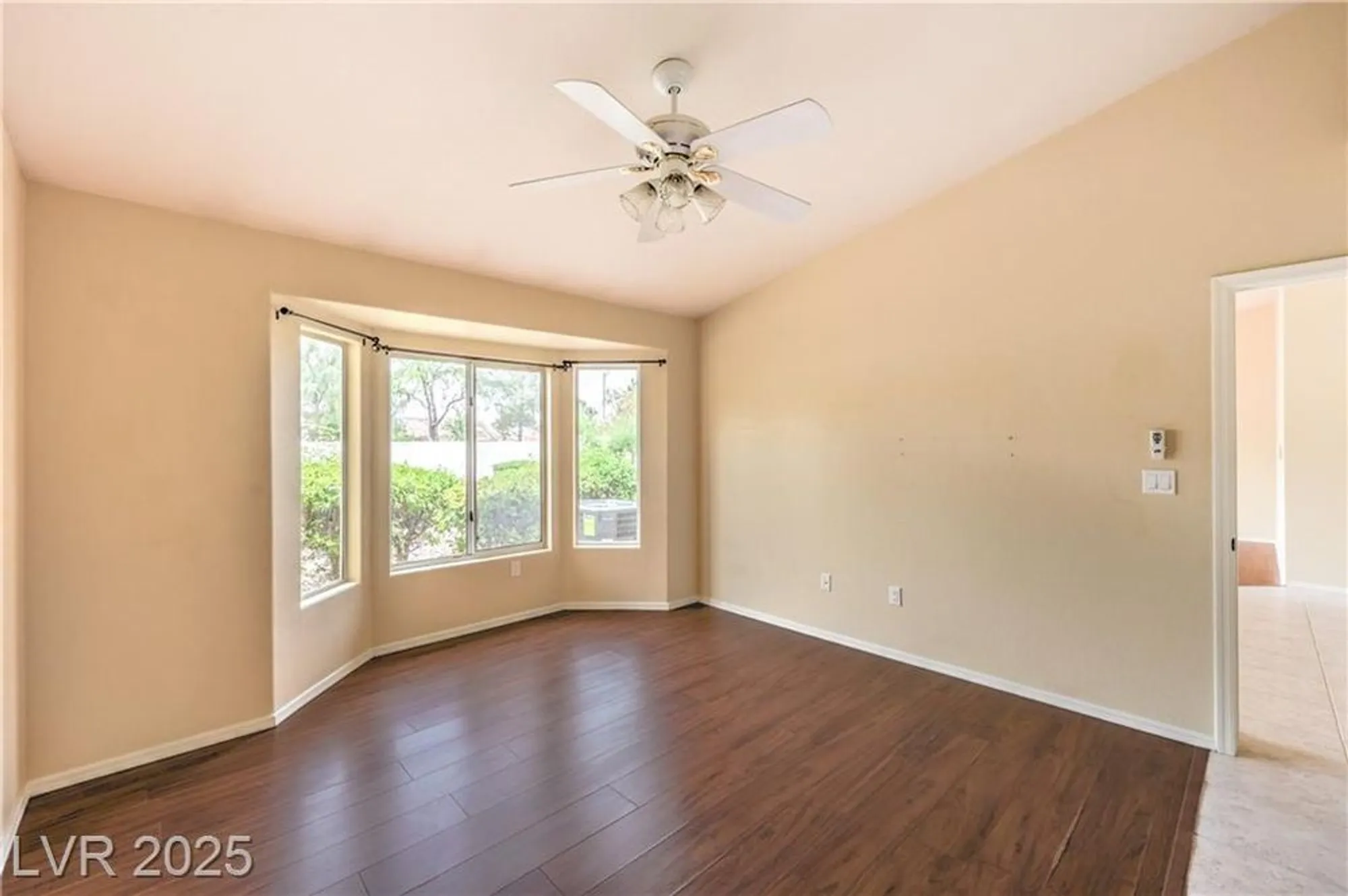 Property Slideshow image 15 of 39 | 9948 bundella dr, Las Vegas, NV, 89134