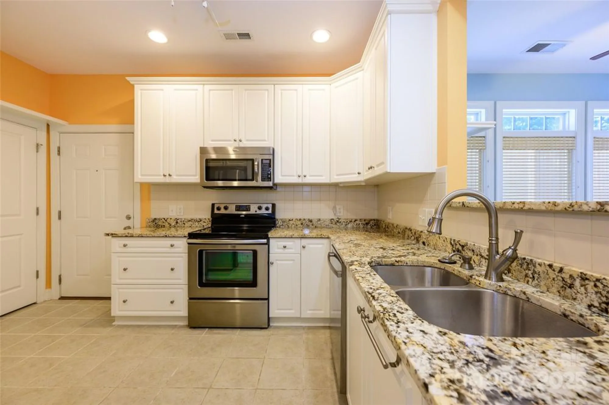 Property Slideshow image 7 of 29 | 2803 bellasera way, Matthews, NC, 28105