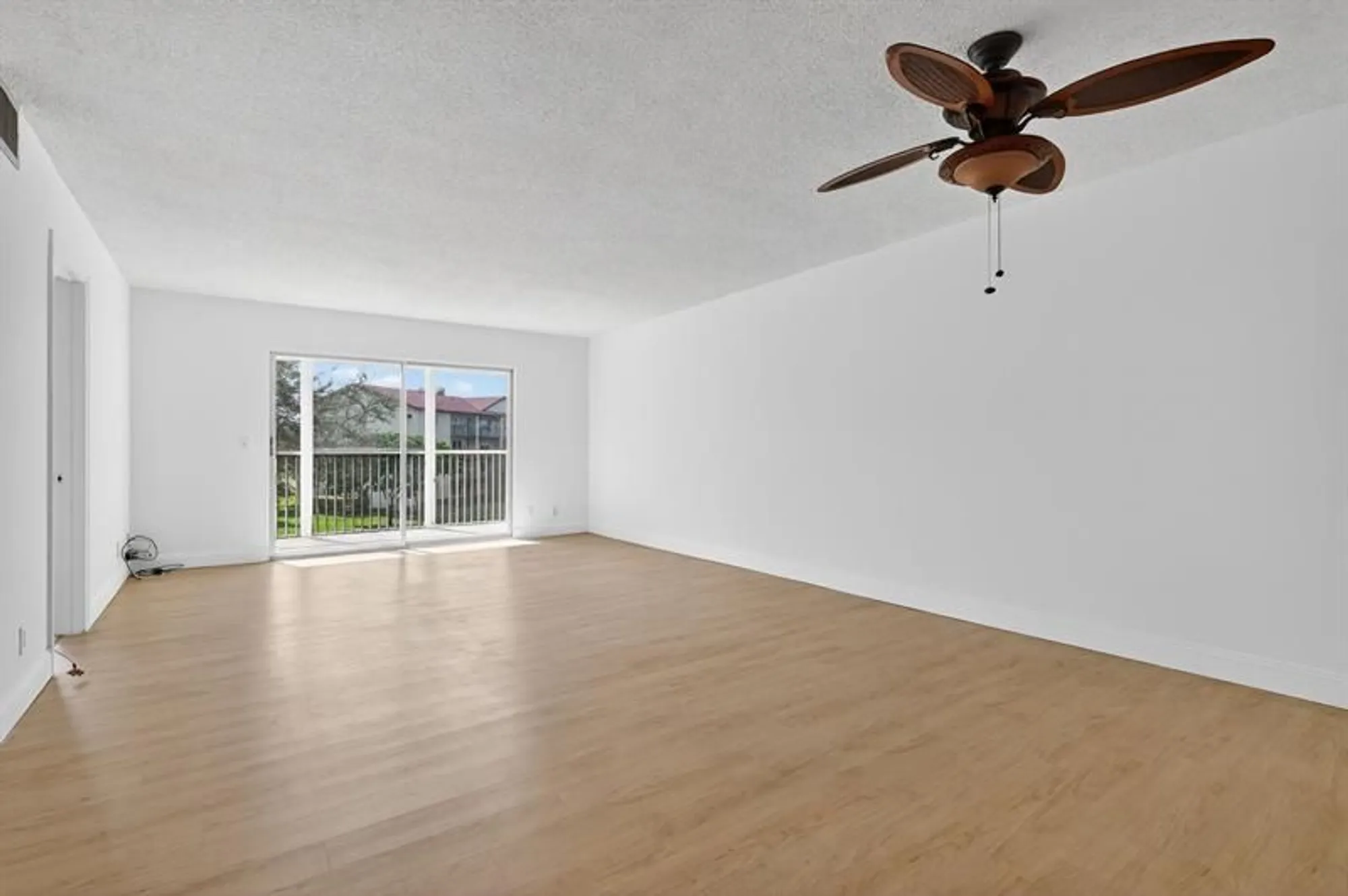 Property Slideshow image 10 of 42 | 12750 sw 4th ct 307j, Pembroke Pines, FL, 33027