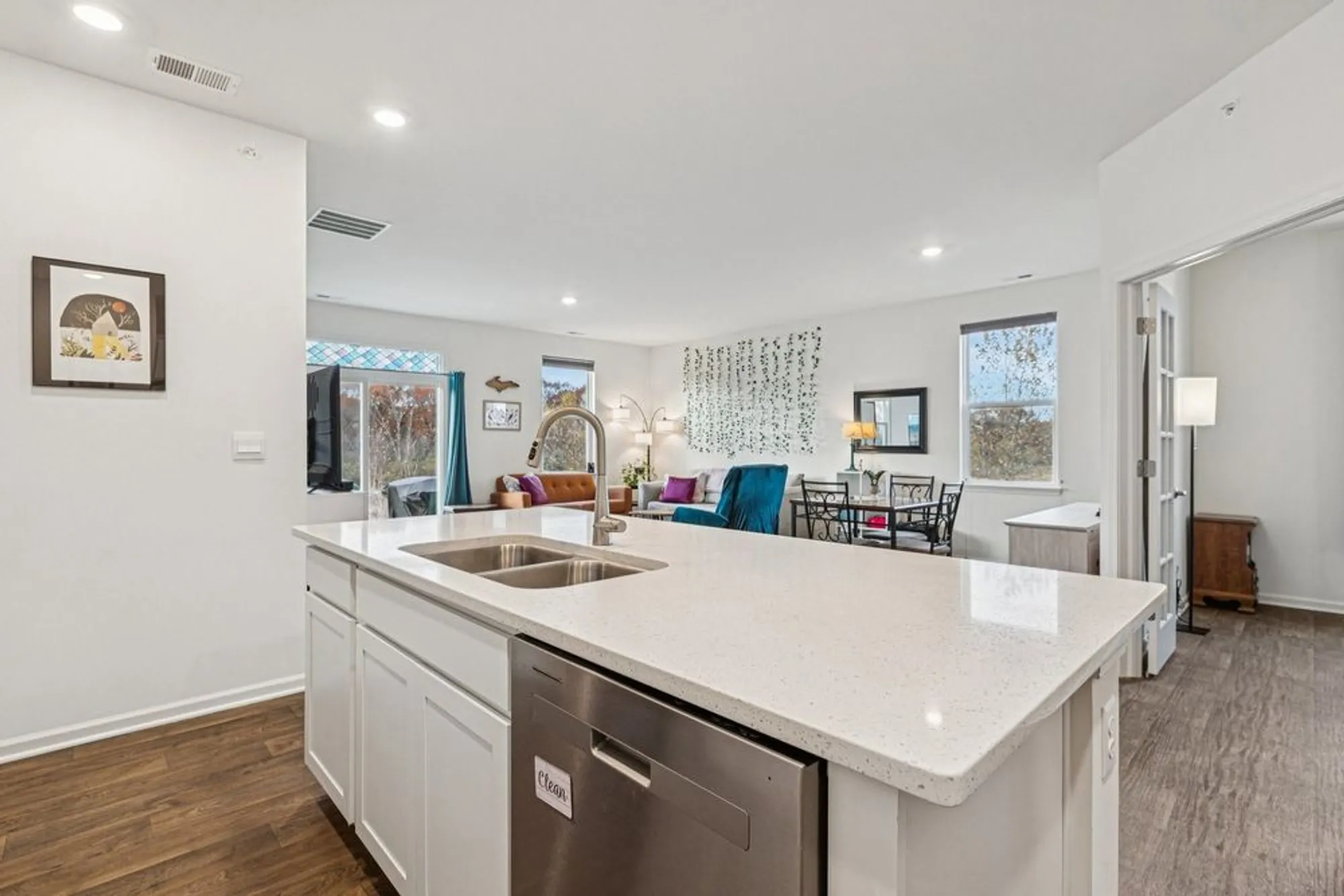 Property Slideshow image 12 of 48 | 952 darwin st, North Aurora, IL, 60542