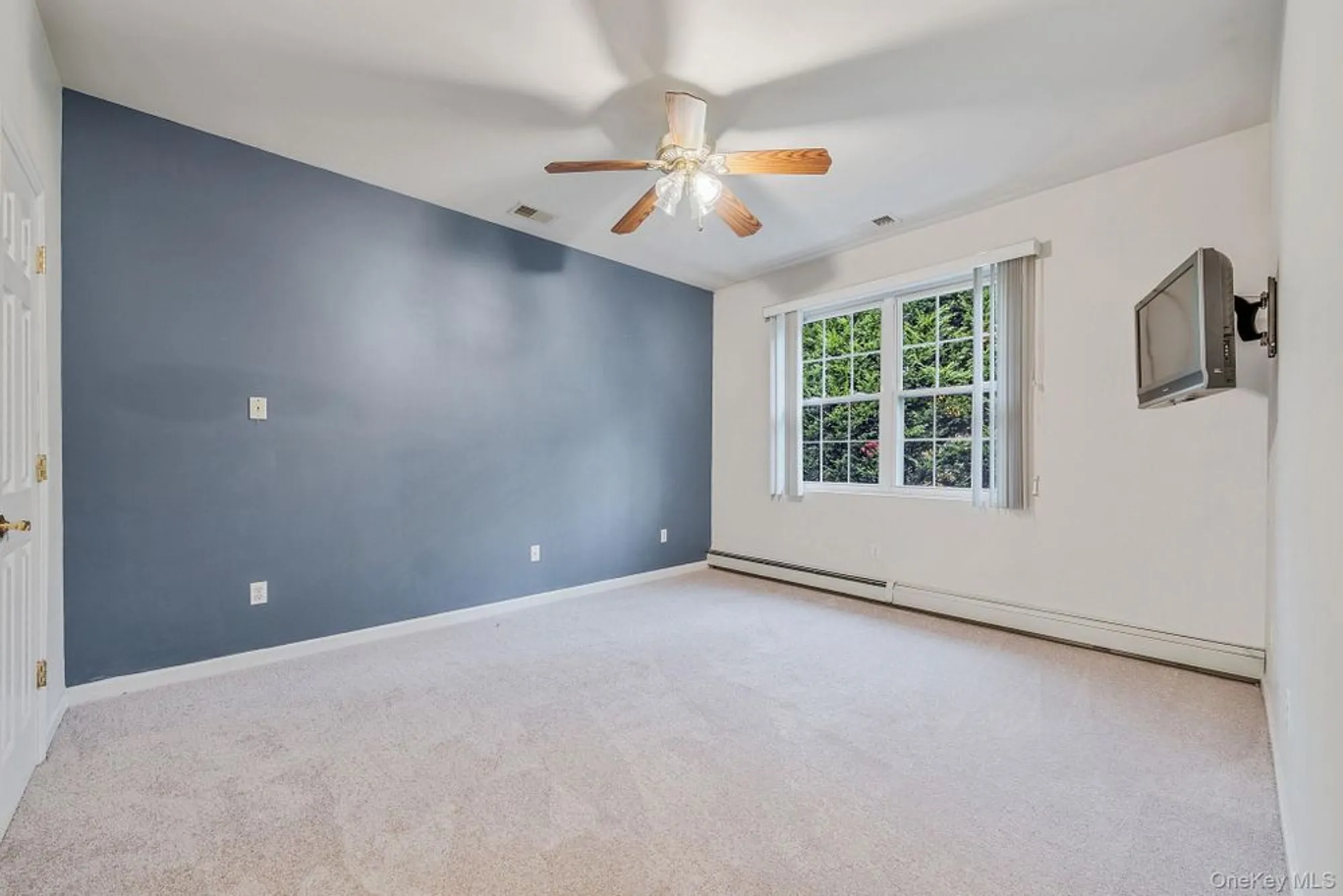 Property Slideshow image 10 of 16 | 66 sarah ct, Amityville, NY, 11701