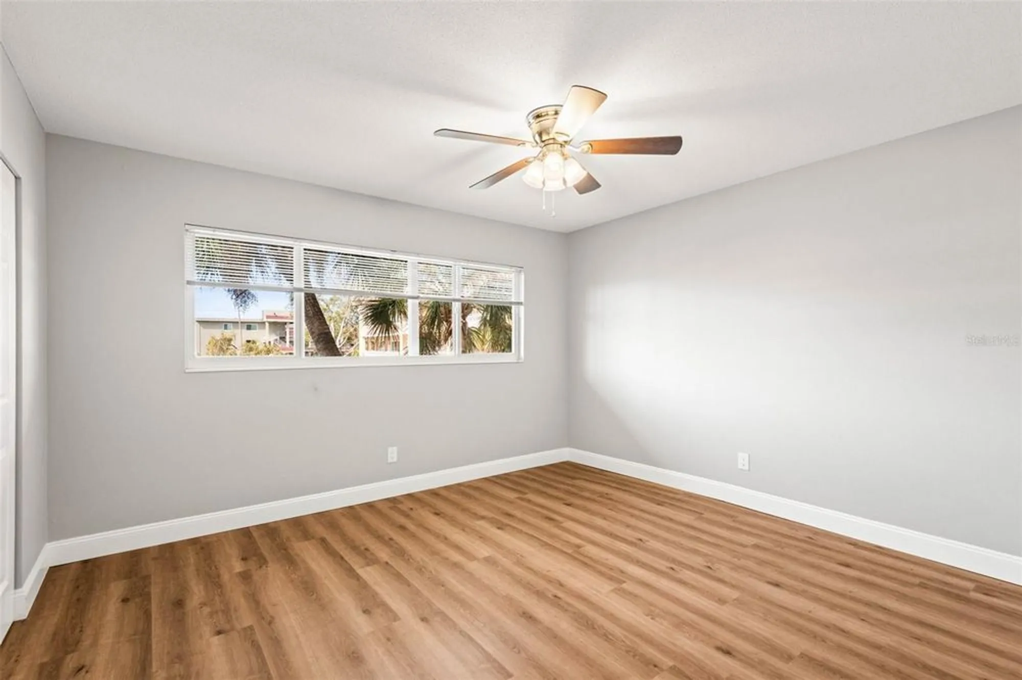 Property Slideshow image 17 of 32 | 2041 australia way 35, Clearwater, FL, 33763