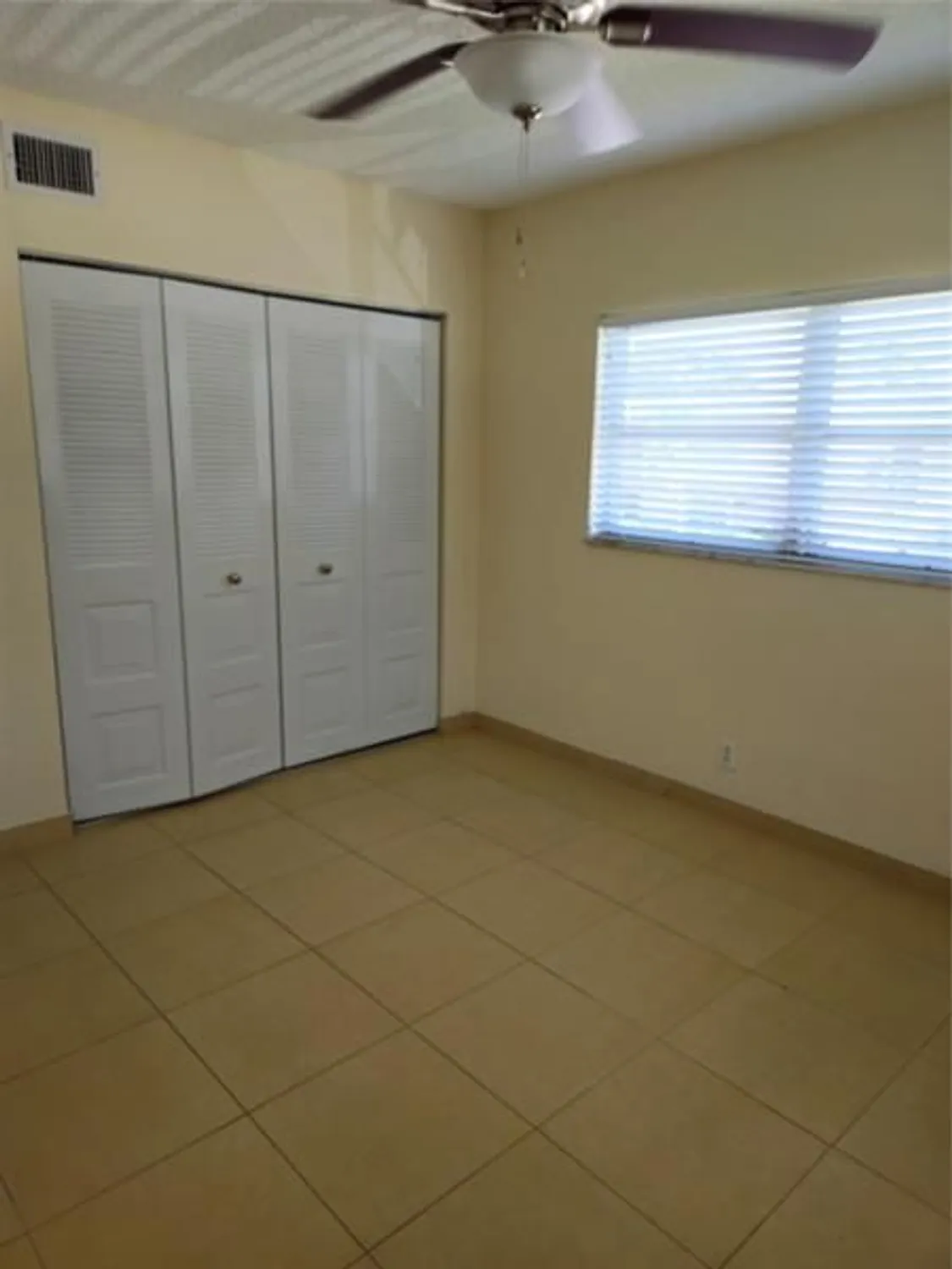 Property Slideshow image 13 of 35 | 7500 nw 5th pl apt 201, Margate, FL, 33063