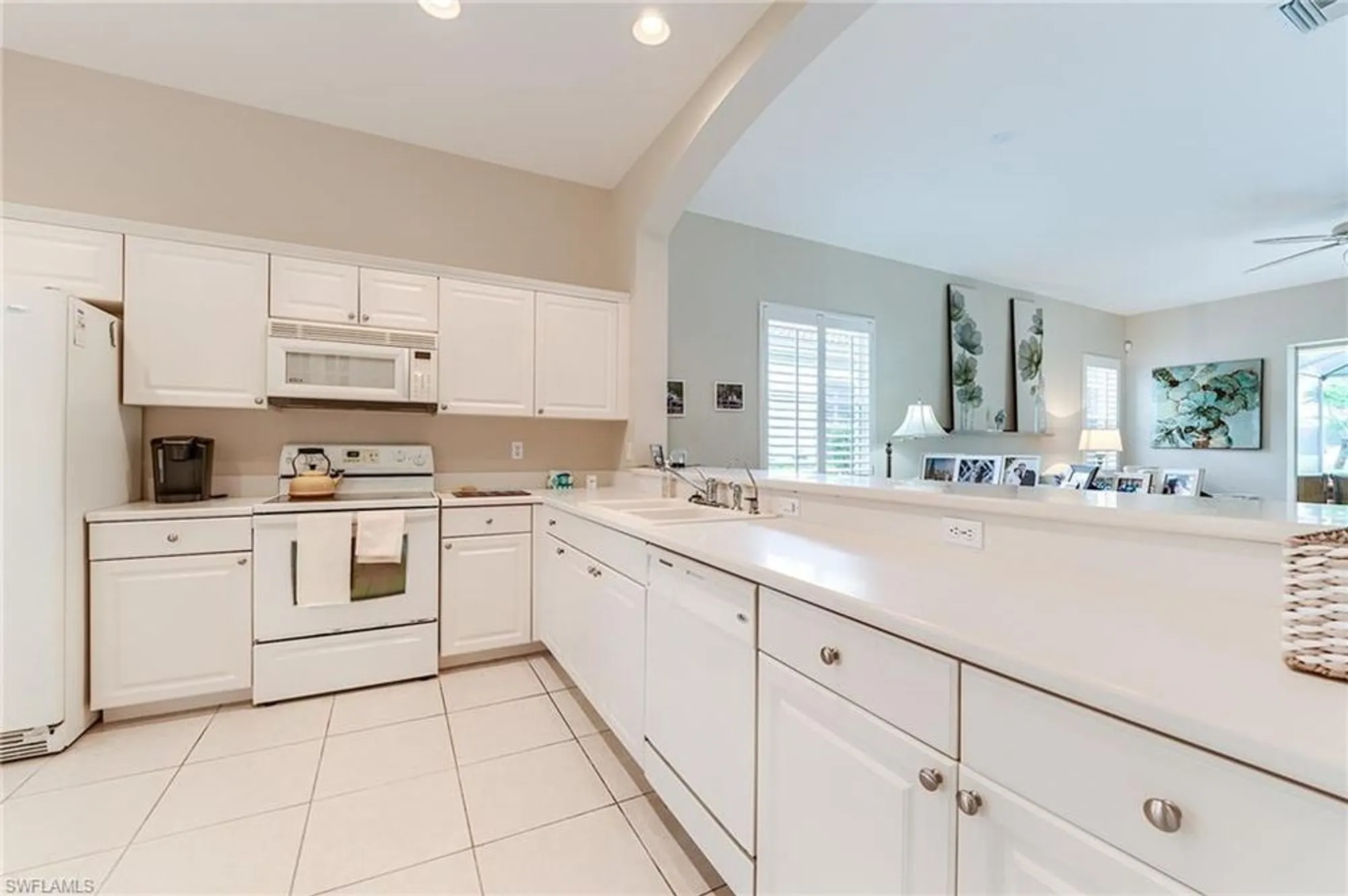 Property Slideshow image 13 of 38 | 3180 bramble cove ct, Fort Myers, FL, 33905