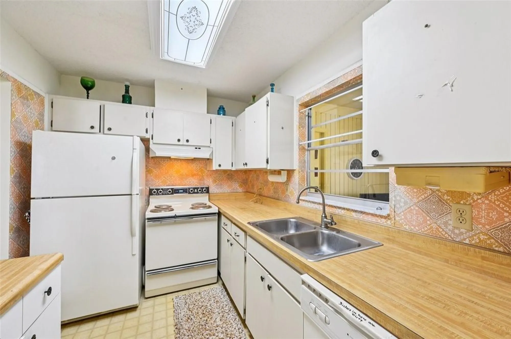 Property Slideshow image 7 of 51 | 2208 grenadier dr, Sun City Center, FL, 33573