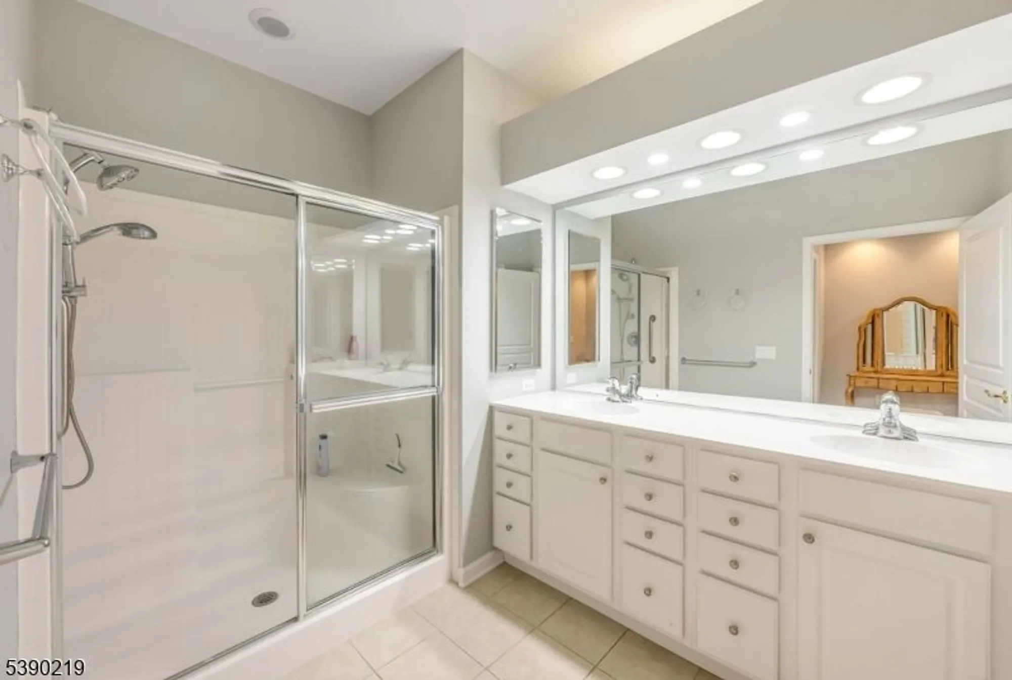 Property Slideshow image 14 of 28 | 9116 warrens way # 116, Wanaque, NJ, 07465