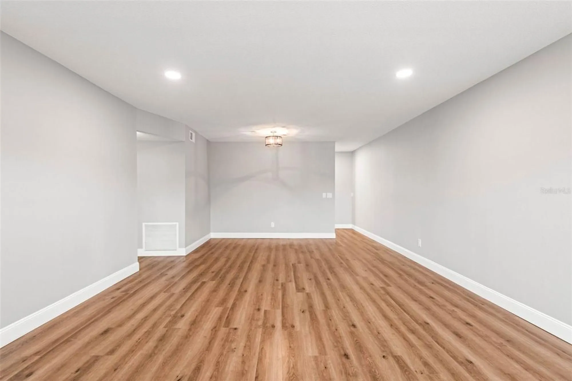 Property Slideshow image 4 of 32 | 2041 australia way 35, Clearwater, FL, 33763