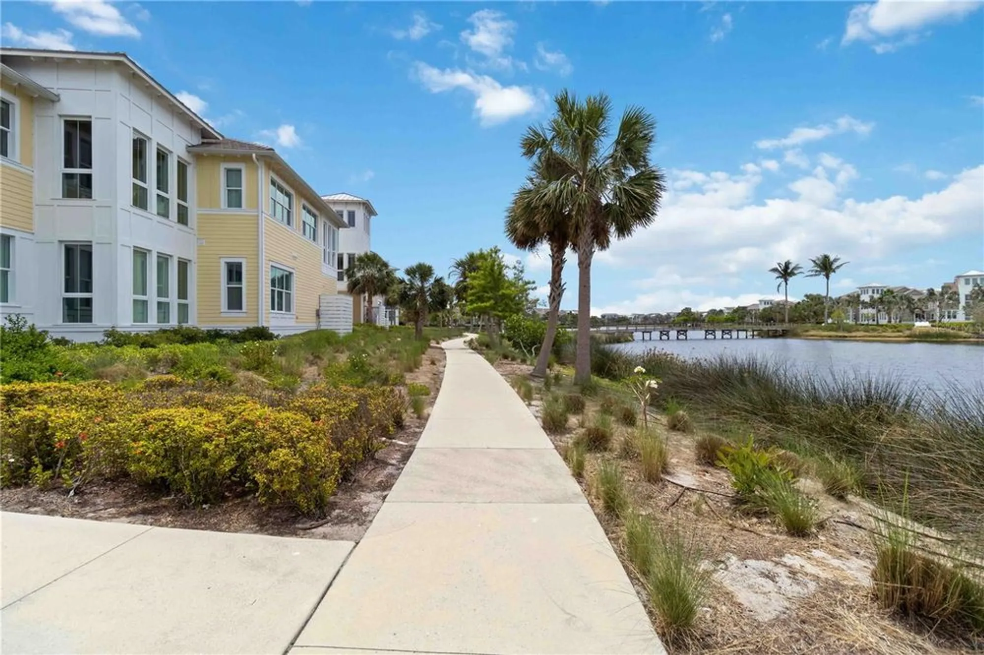 Property Slideshow image 31 of 88 | 230 sapphire lake dr unit 201, Bradenton, FL, 34209
