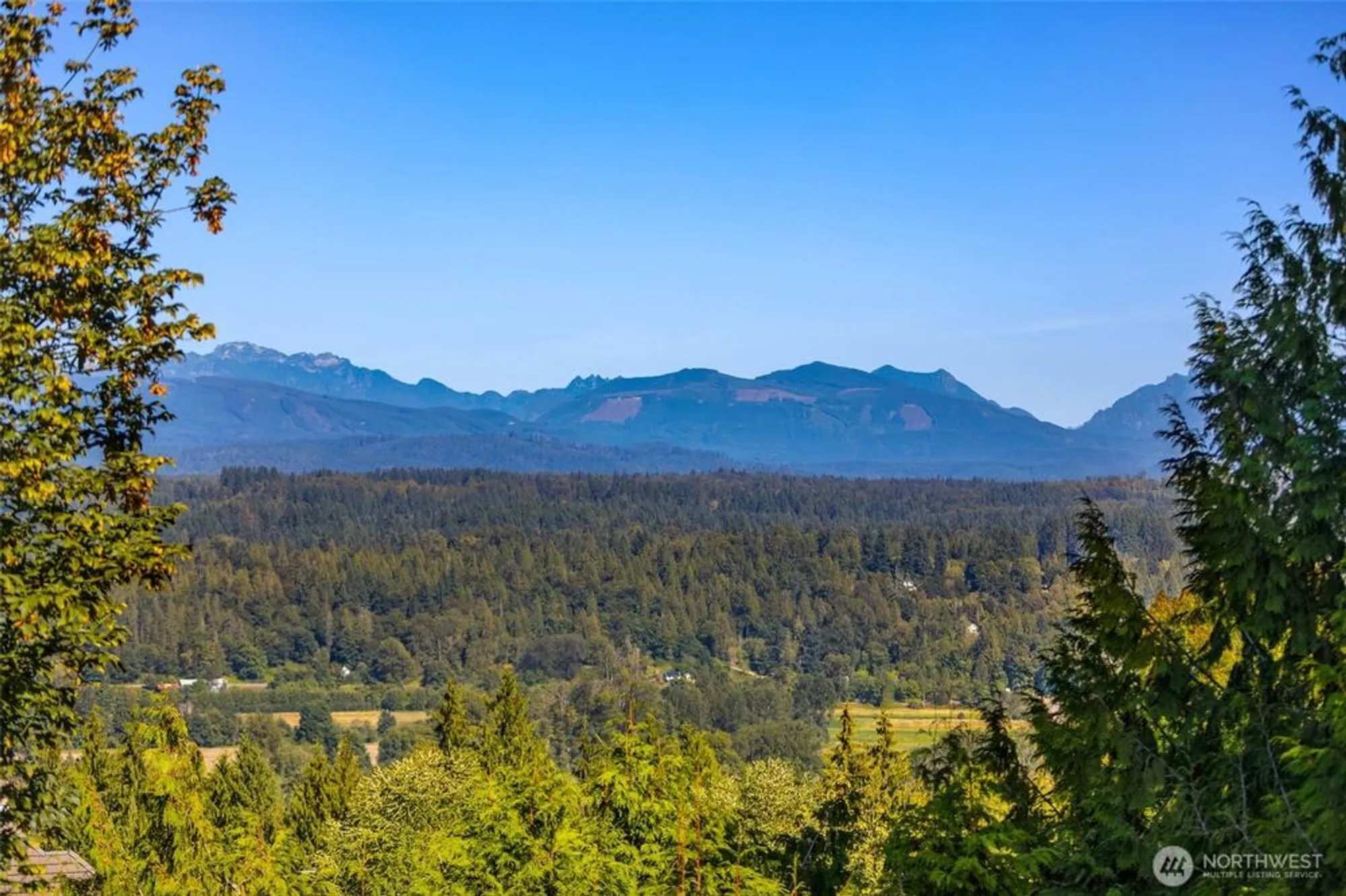 Property Slideshow image 27 of 38 | 12438 243rd pl, Redmond, WA, 98053