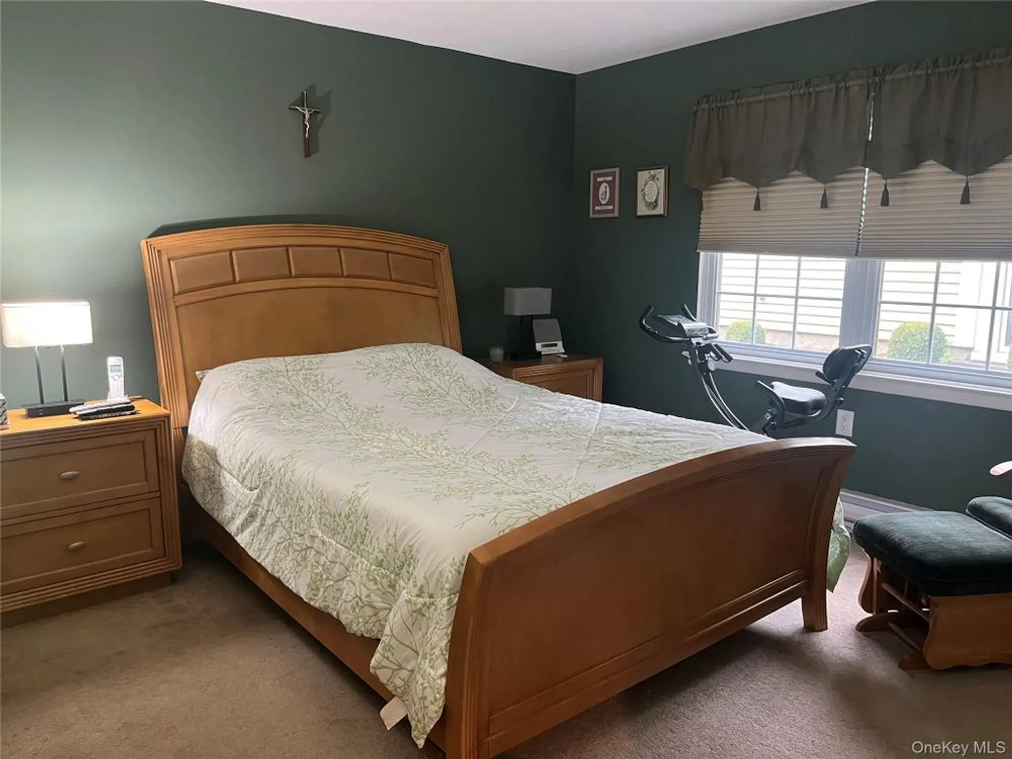 Property Slideshow image 10 of 30 | 194 canterbury dr, Ridge, NY, 11961