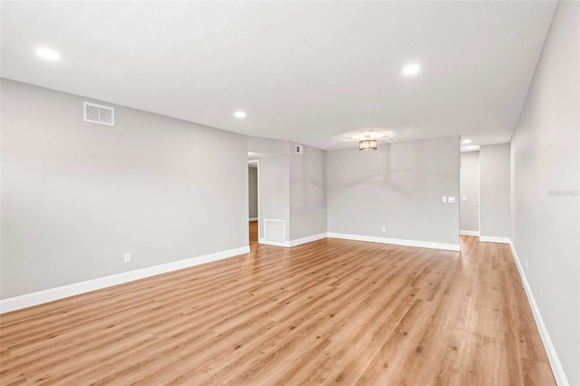 Property Slideshow image 3 of 32 | 2041 australia way 35, Clearwater, FL, 33763