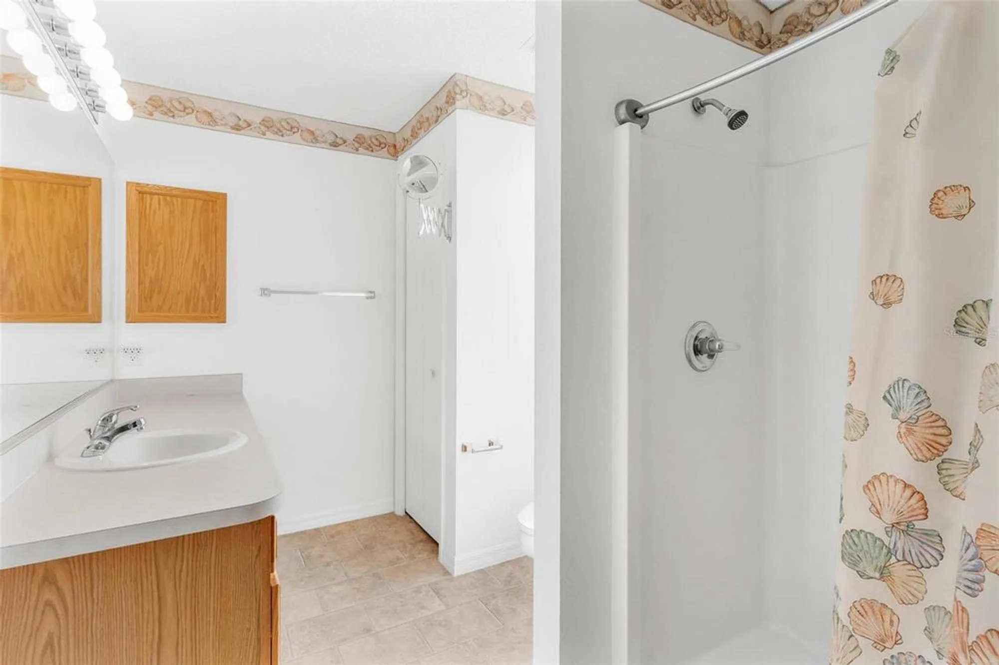 Property Slideshow image 21 of 45 | 2732 privada dr, The Villages, FL, 32162