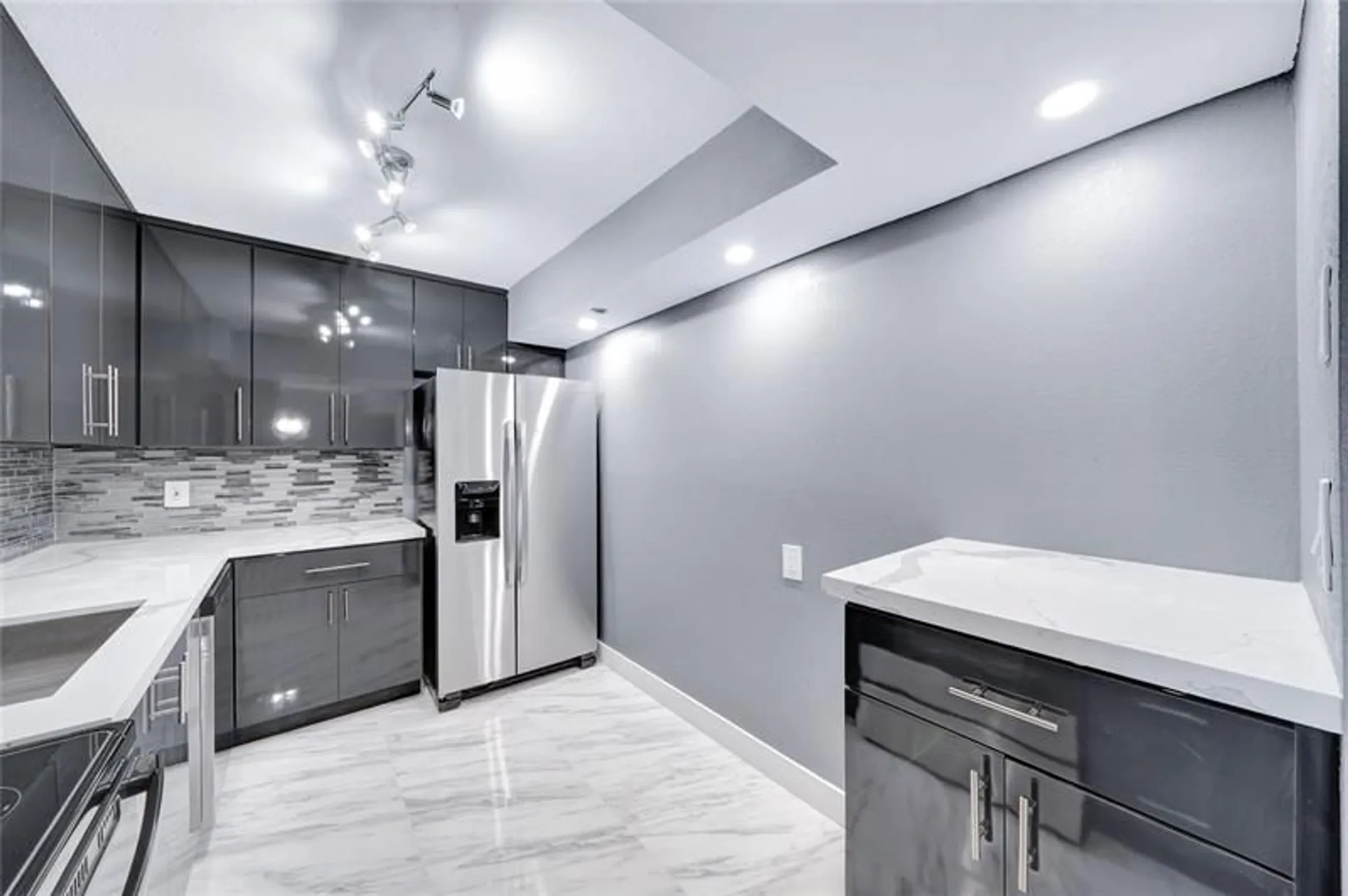 Property Slideshow image 5 of 53 | 1100 saint charles pl 708, Pembroke Pines, FL, 33026