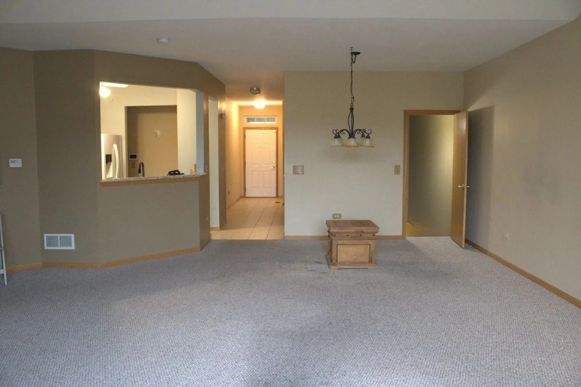 Property Slideshow image 6 of 19 | 1622 captiva dr, Aurora, IL, 60504