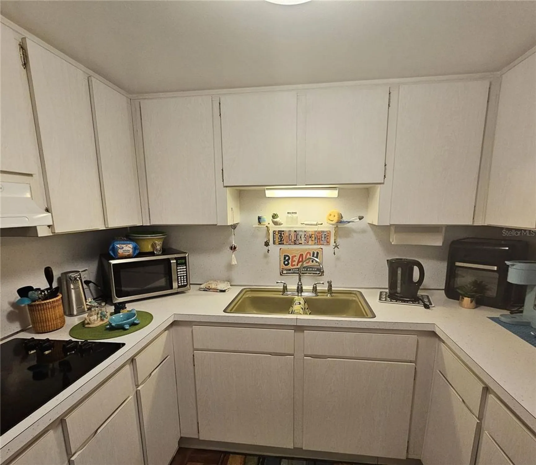 Property Slideshow image 6 of 13 | 2459 columbia dr 21, Clearwater, FL, 33763