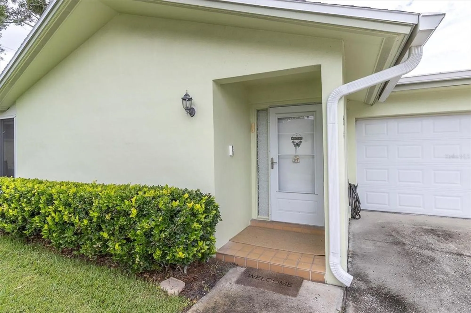 Property Slideshow image 4 of 40 | 2828 sherbrooke ln c, Palm Harbor, FL, 34684