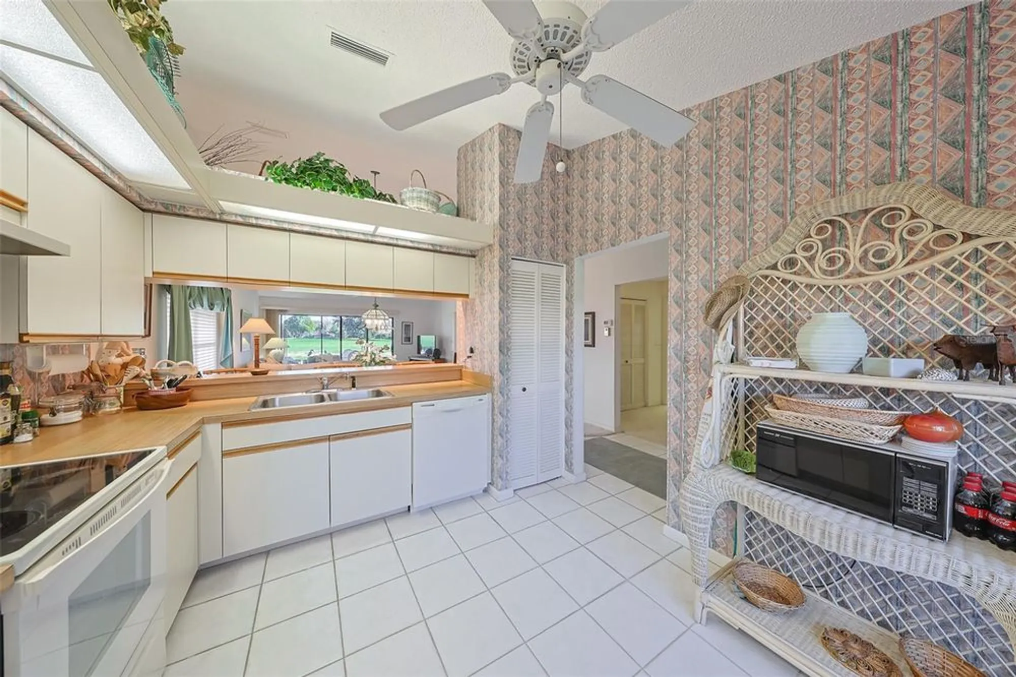 Property Slideshow image 5 of 56 | 5941 clubside dr # 5941, Sarasota, FL, 34243