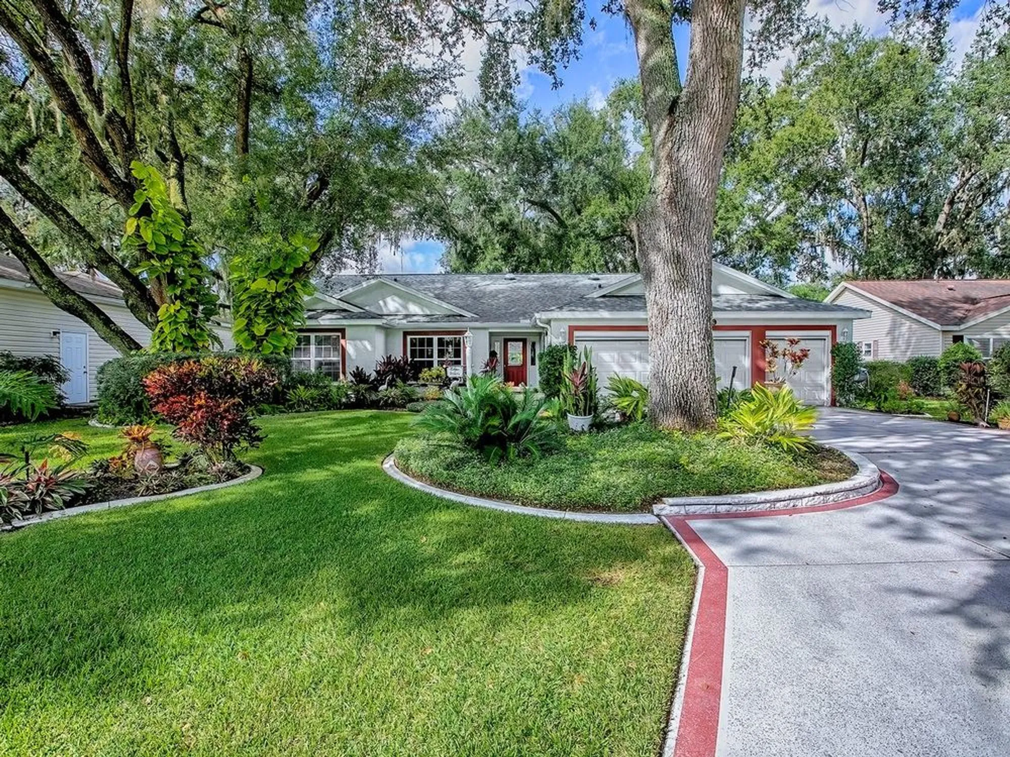 Property Slideshow image 1 of 62 | 25749 whisper oaks rd, Leesburg, FL, 34748