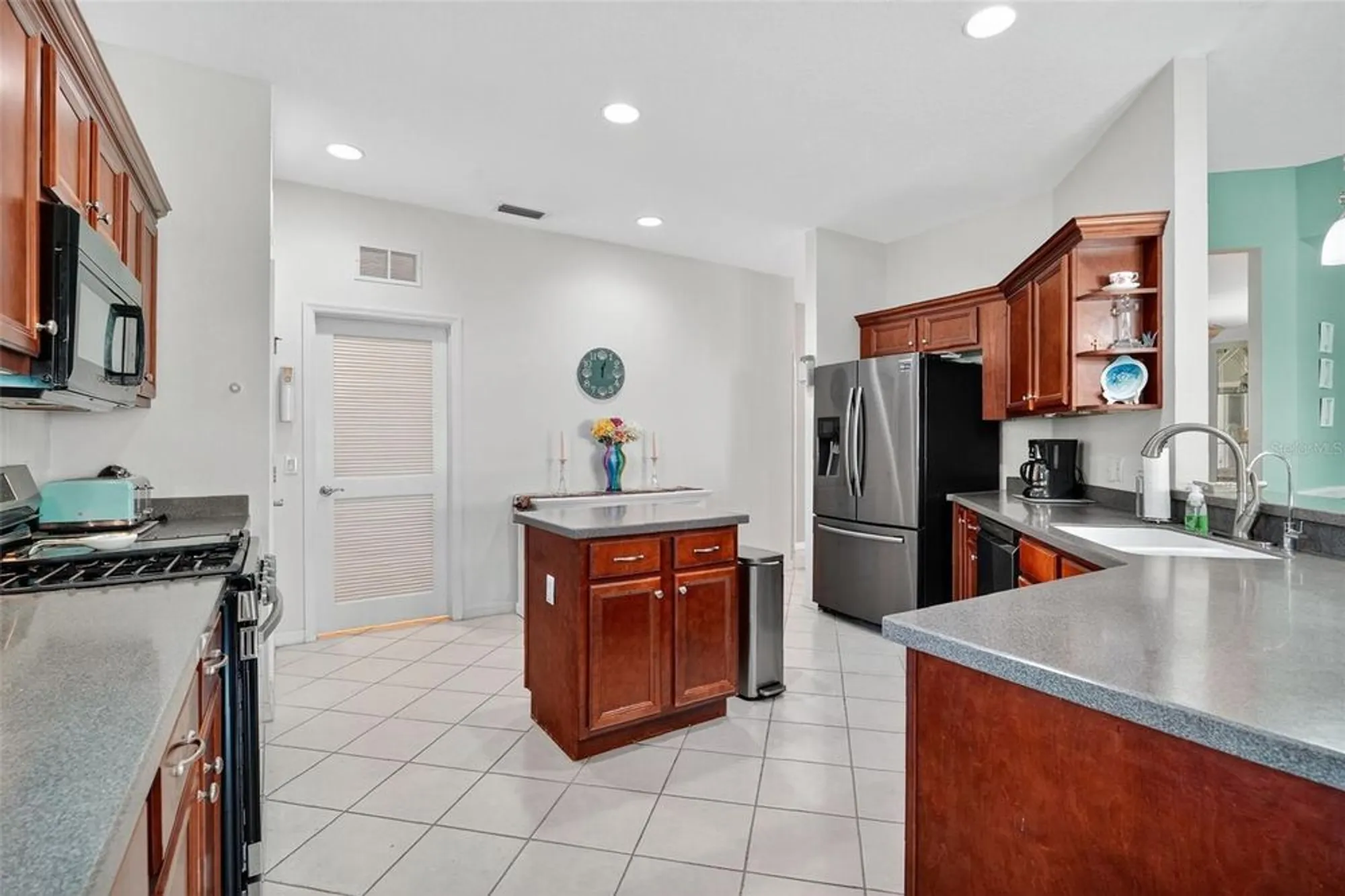 Property Slideshow image 11 of 30 | 26712 augusta springs cir, Leesburg, FL, 34748