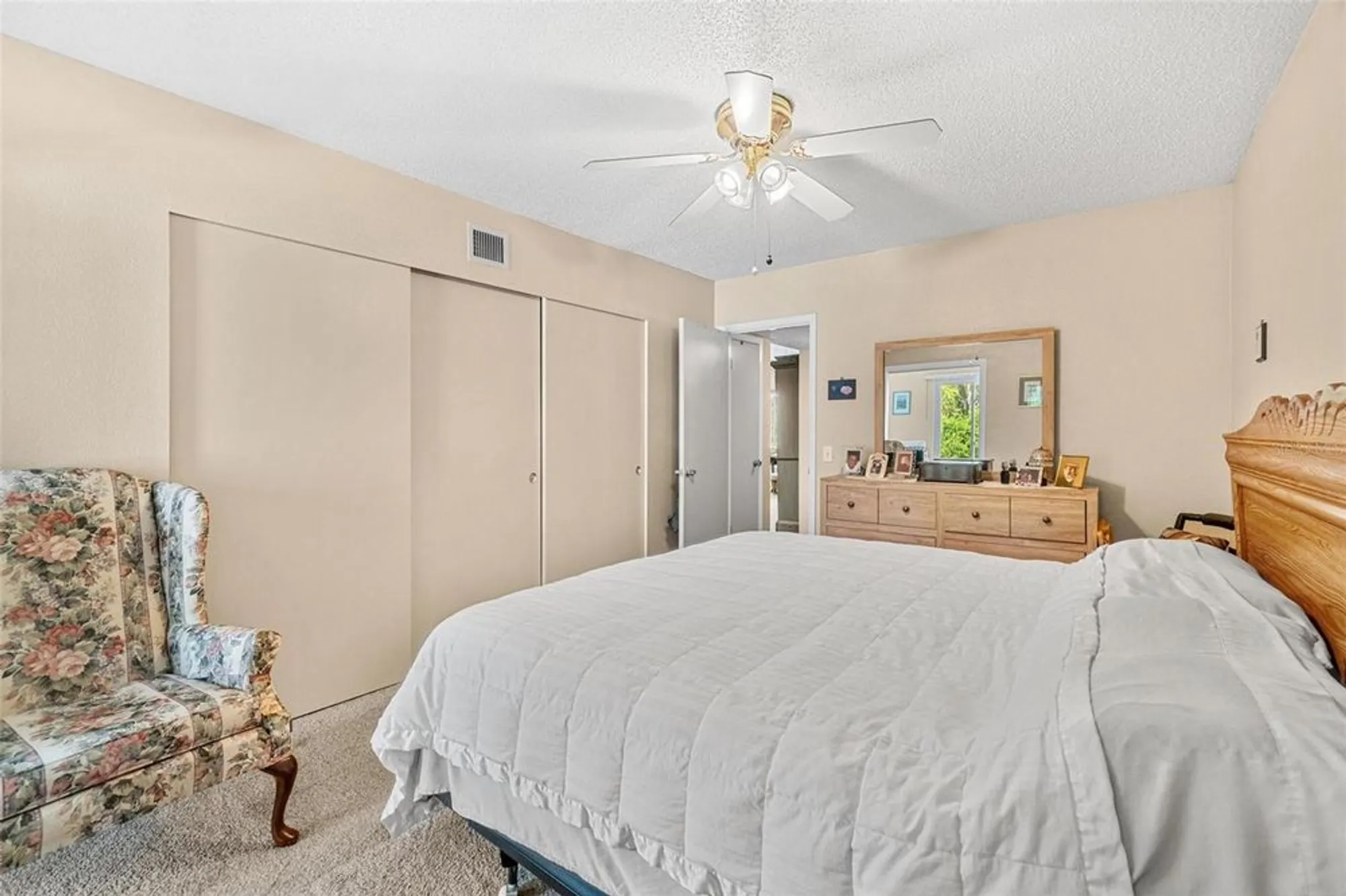 Property Slideshow image 13 of 40 | 2440 world parkway blvd 52, Clearwater, FL, 33763