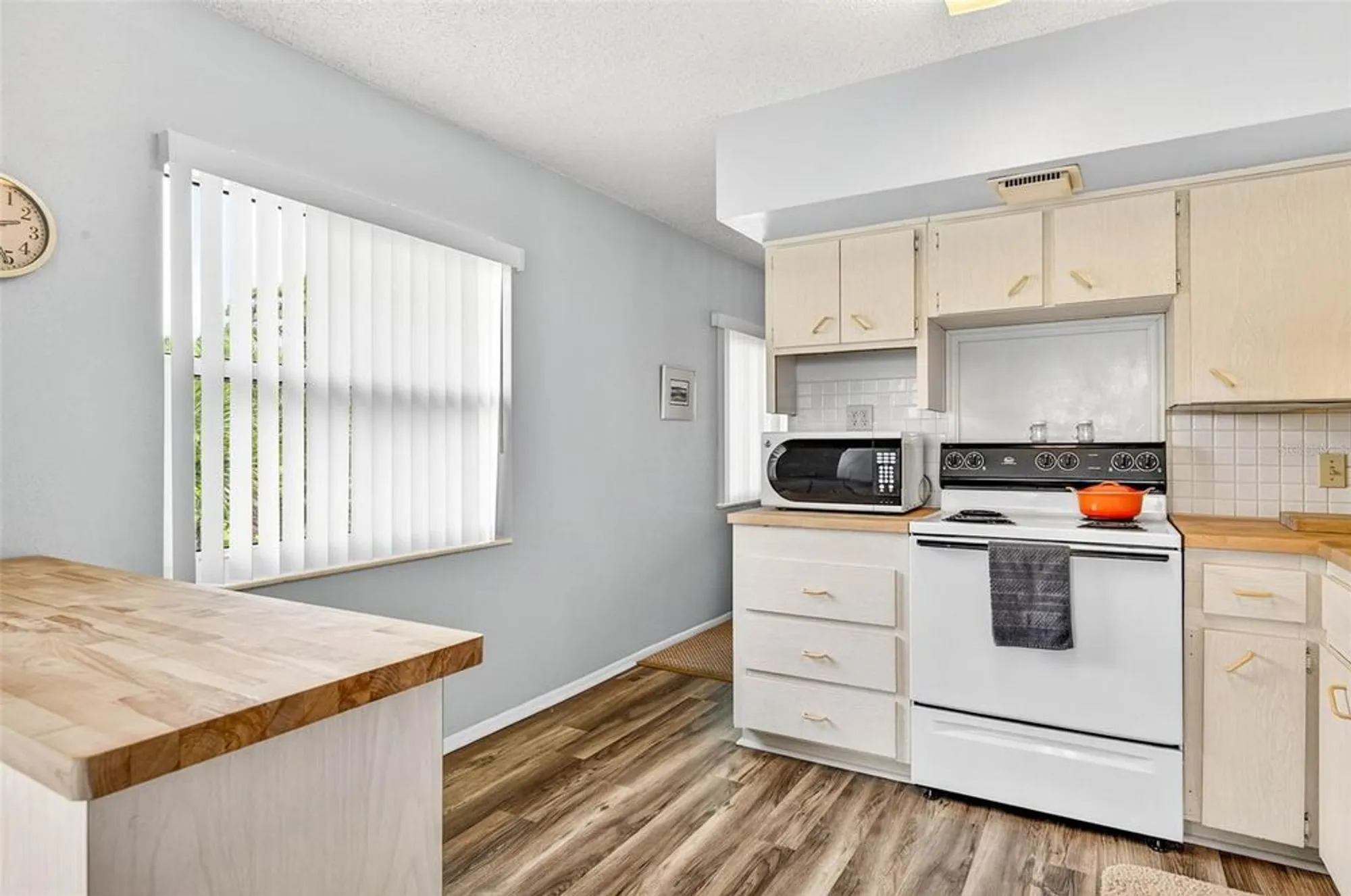 Property Slideshow image 15 of 32 | 2370 jamaican st 84, Clearwater, FL, 33763