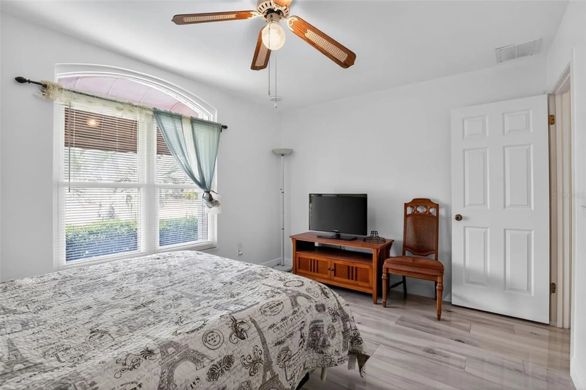 Property Slideshow image 23 of 32 | 411 del mar dr, Lady Lake, FL, 32159