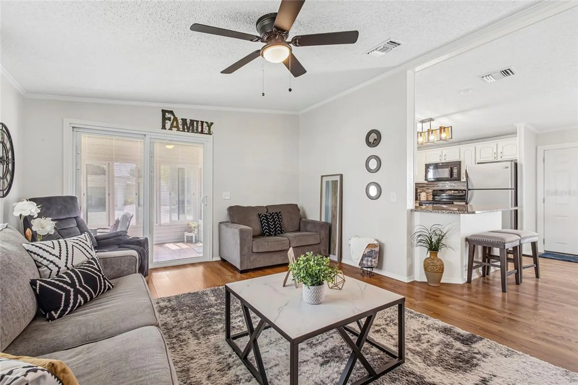 Property Slideshow image 8 of 38 | 25333 casa del lago ln, Leesburg, FL, 34748