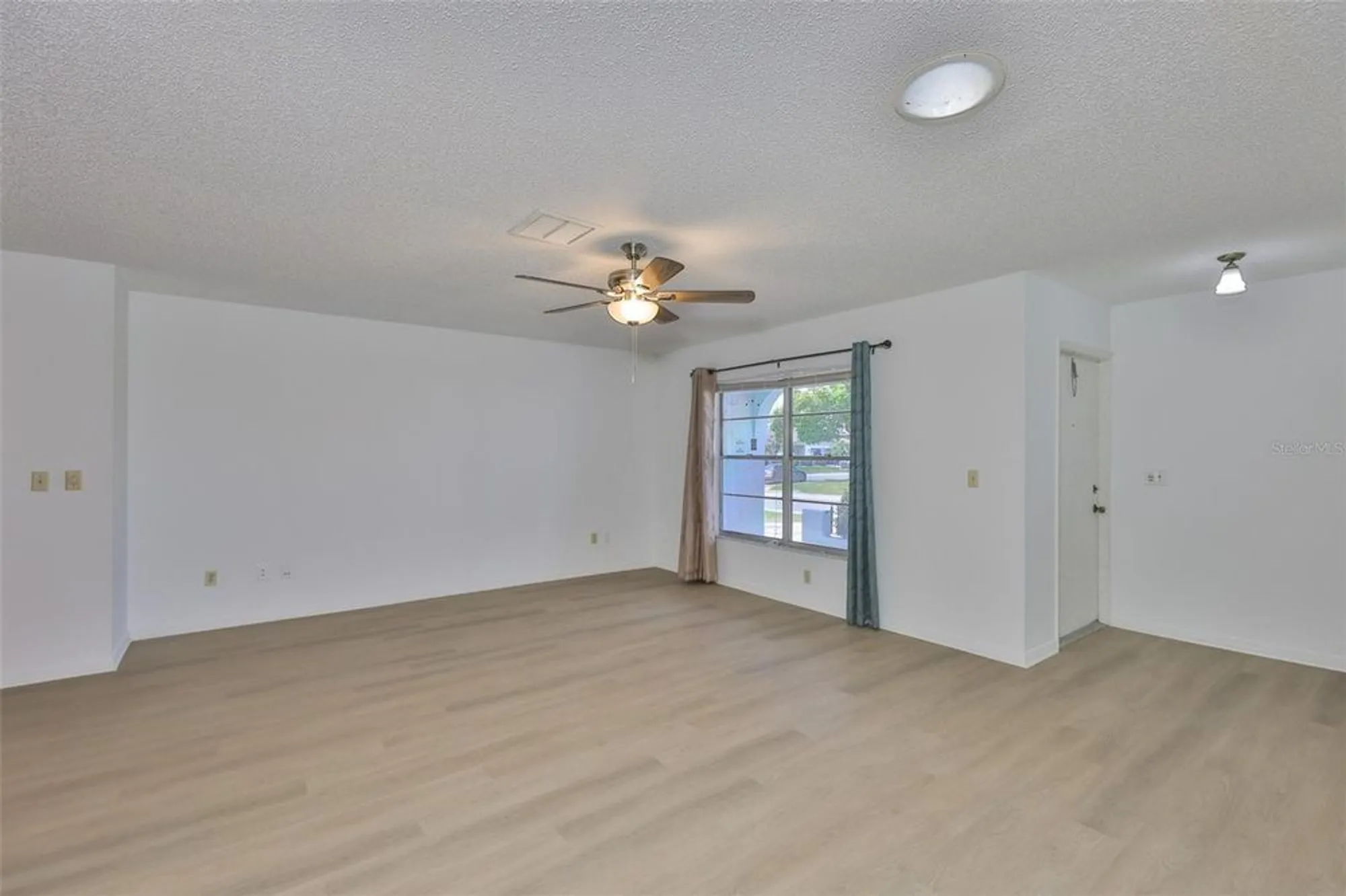 Property Slideshow image 3 of 47 | 1219 wild feather ln, Sun City Center, FL, 33573