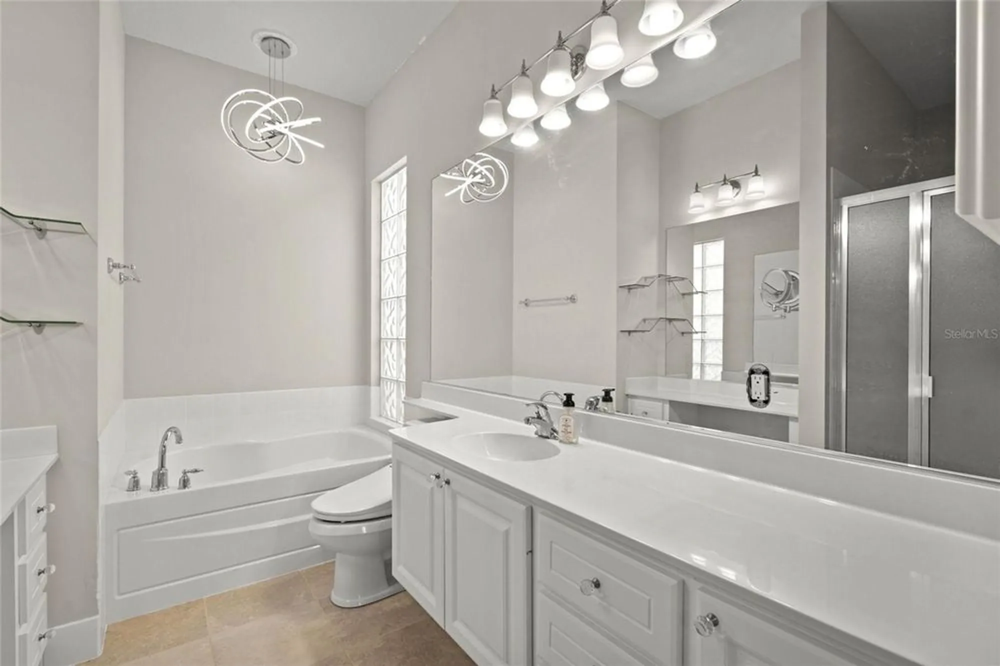 Property Slideshow image 16 of 46 | 5762 benevento dr, Sarasota, FL, 34238