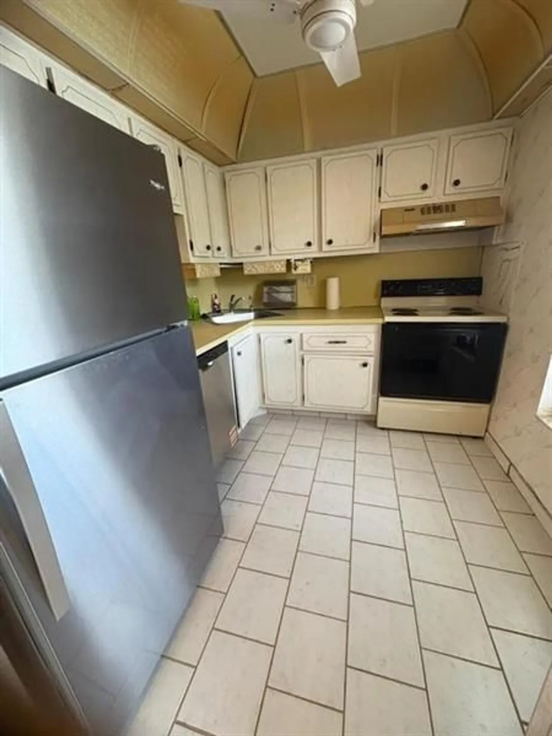 Property Slideshow image 4 of 10 | 6001 nw 61st ave 105, Tamarac, FL, 33319