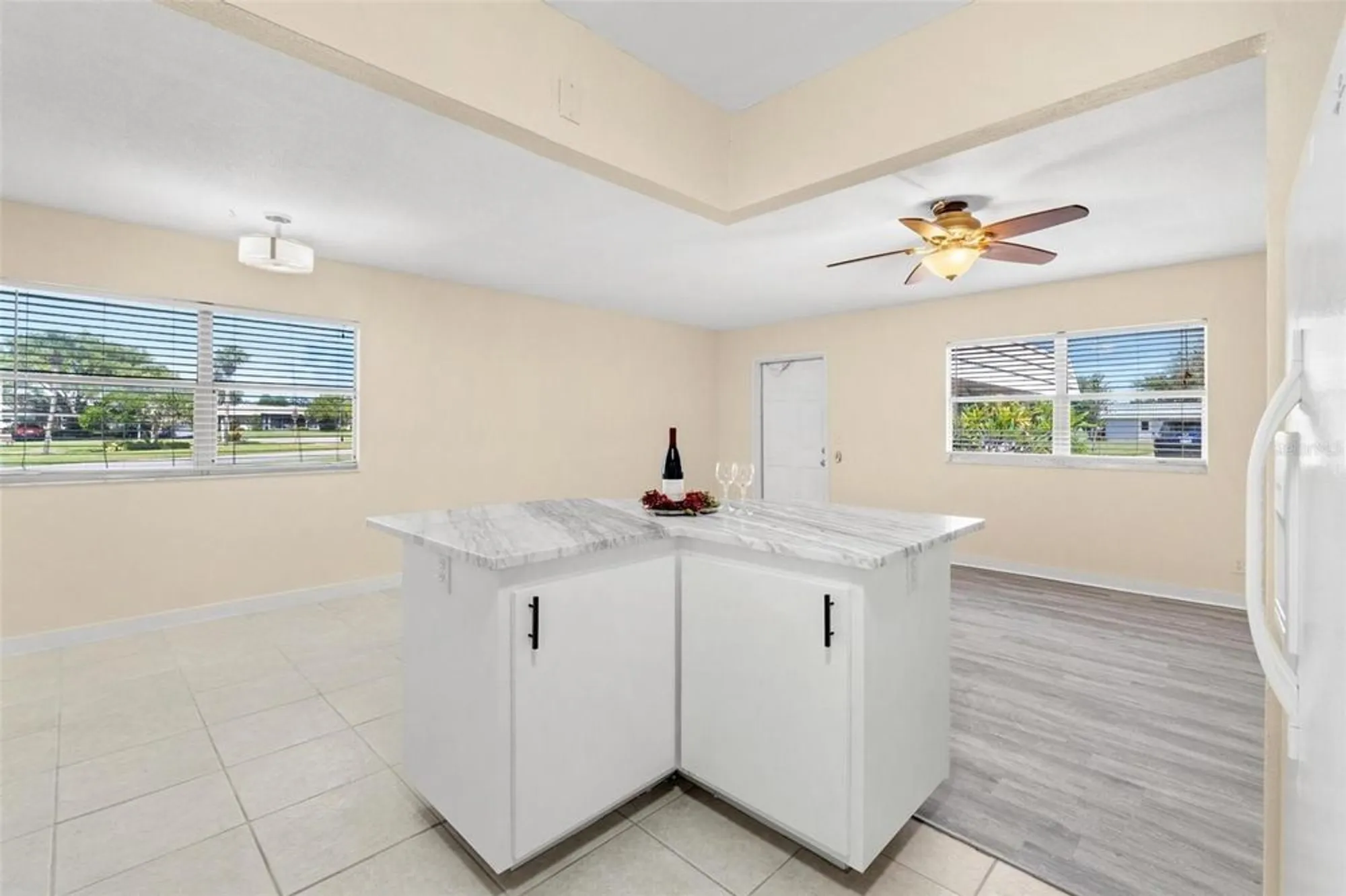 Property Slideshow image 10 of 33 | 201 bedford trl apt 123, Sun City Center, FL, 33573