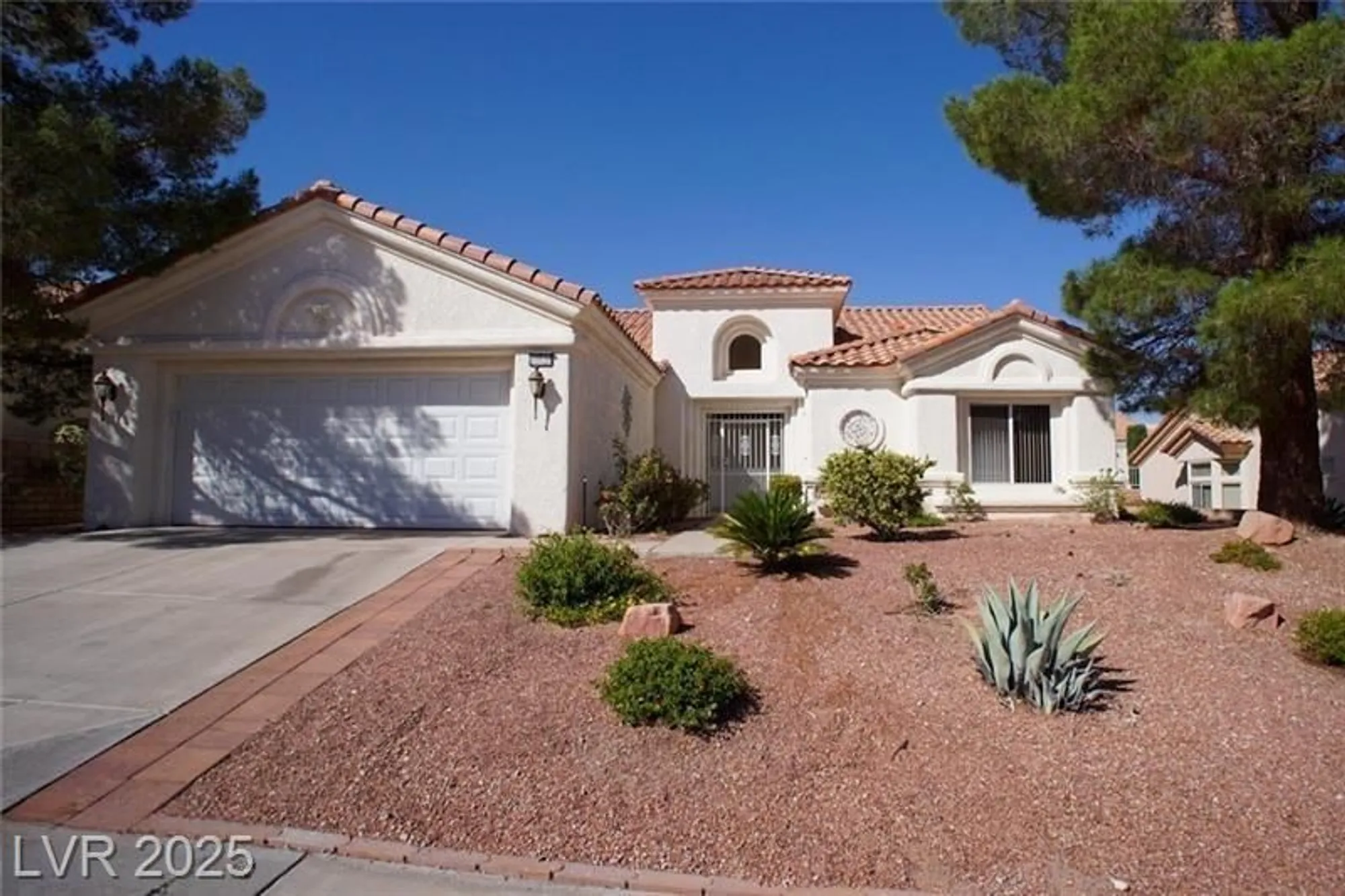 Property Slideshow image 2 of 32 | 10520 shoalhaven dr, Las Vegas, NV, 89134