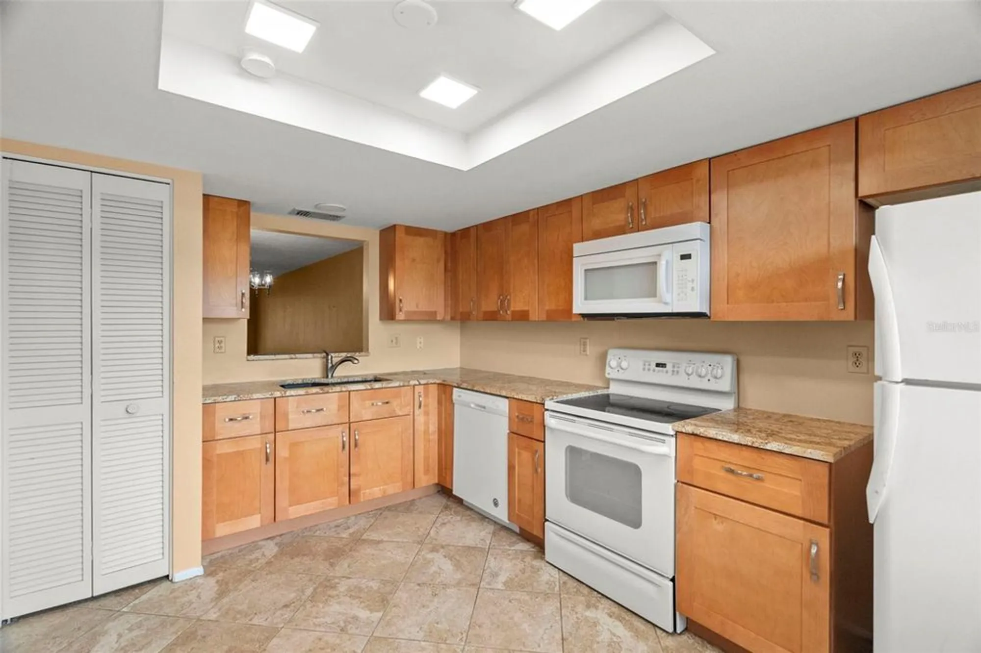 Property Slideshow image 10 of 39 | 8111 braddock cir 6, Port Richey, FL, 34668