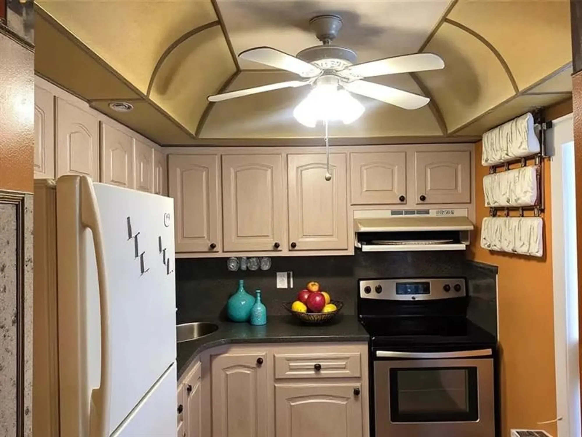 Property Slideshow image 6 of 19 | 6161 nw 57th ct apt 207, Tamarac, FL, 33319