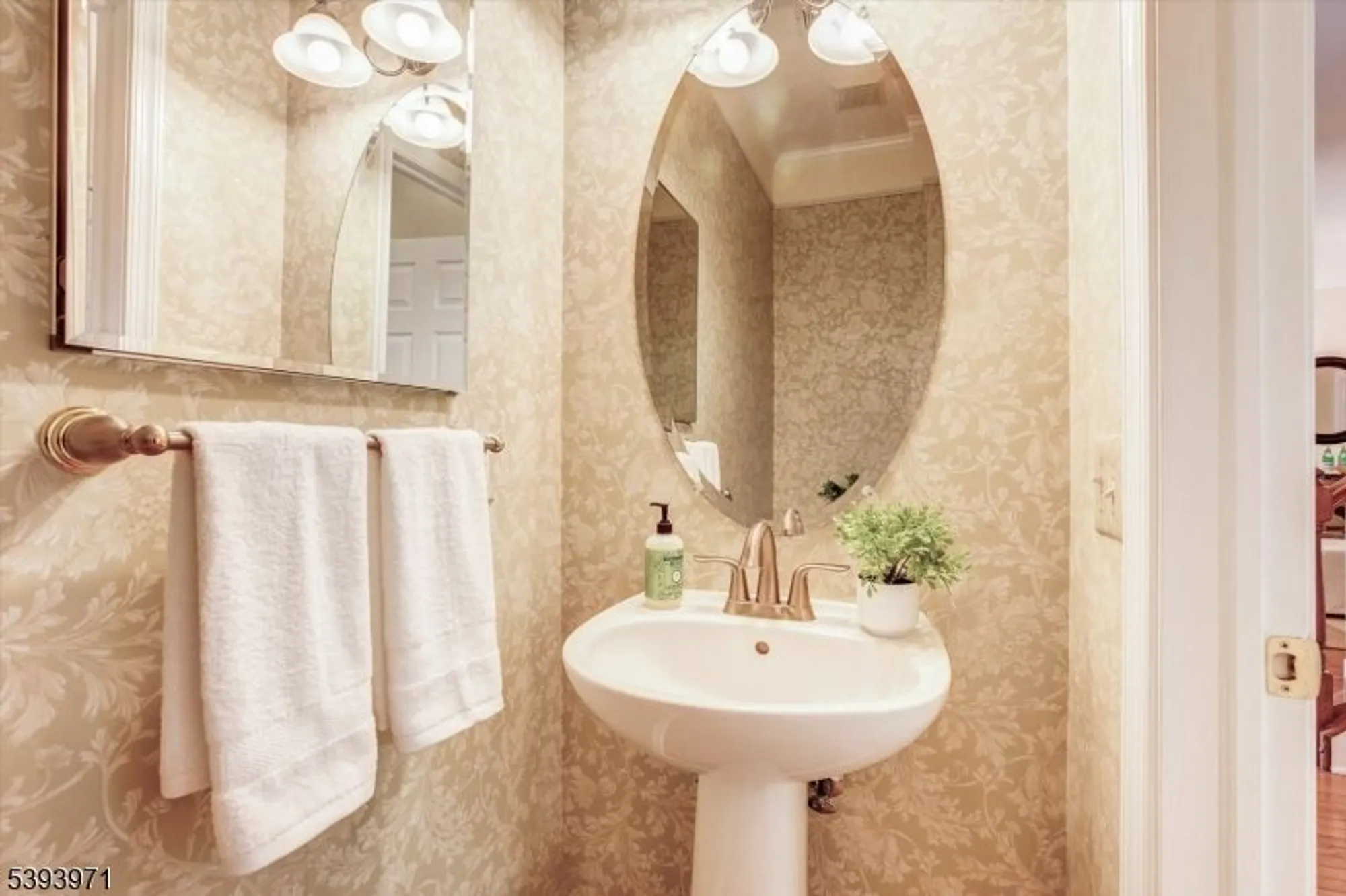 Property Slideshow image 14 of 29 | 13 fernwood ct, Whitehouse Station, NJ, 08889