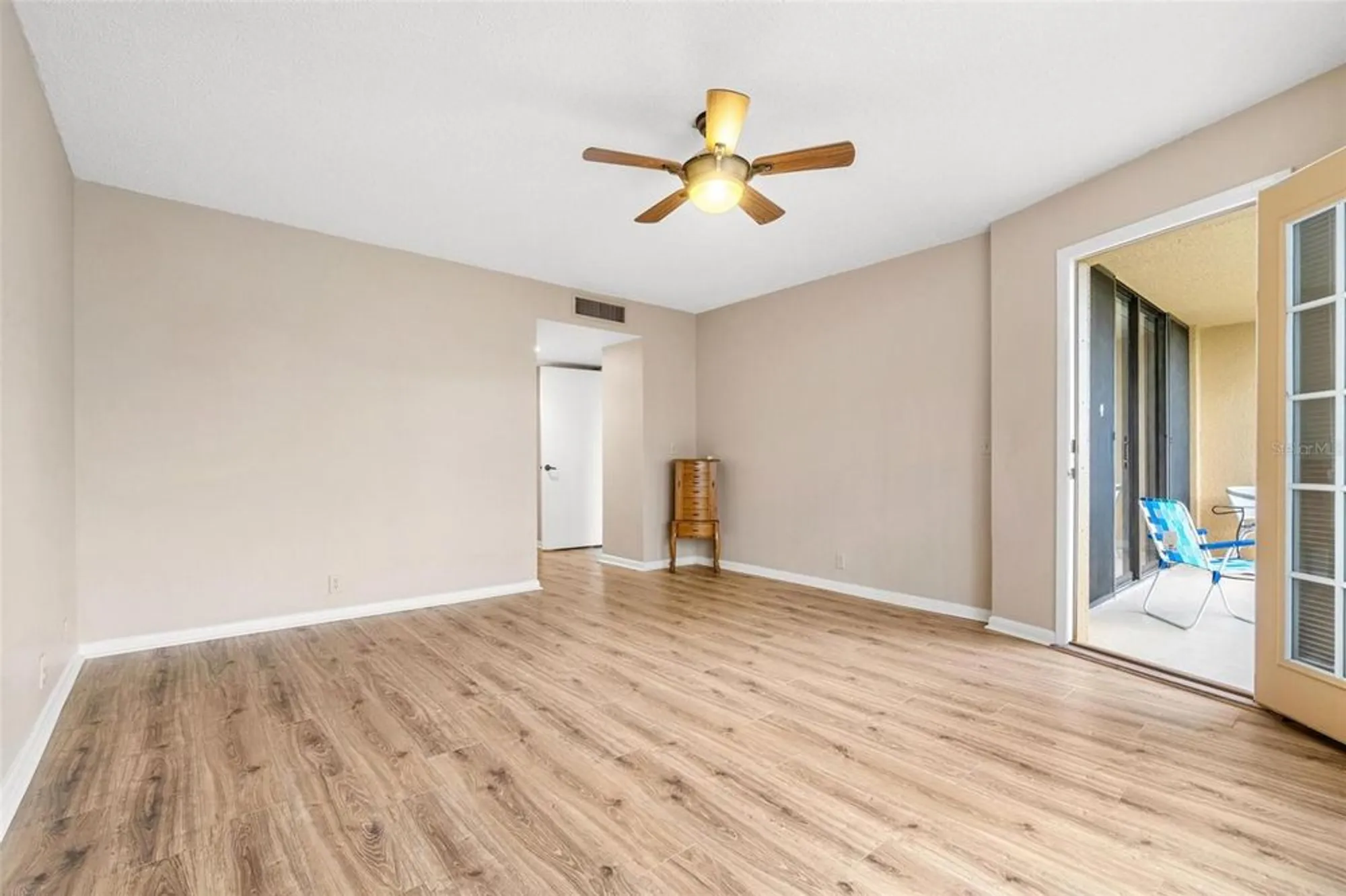 Property Slideshow image 21 of 57 | 3062 eastland blvd unit 402, Clearwater, FL, 33761