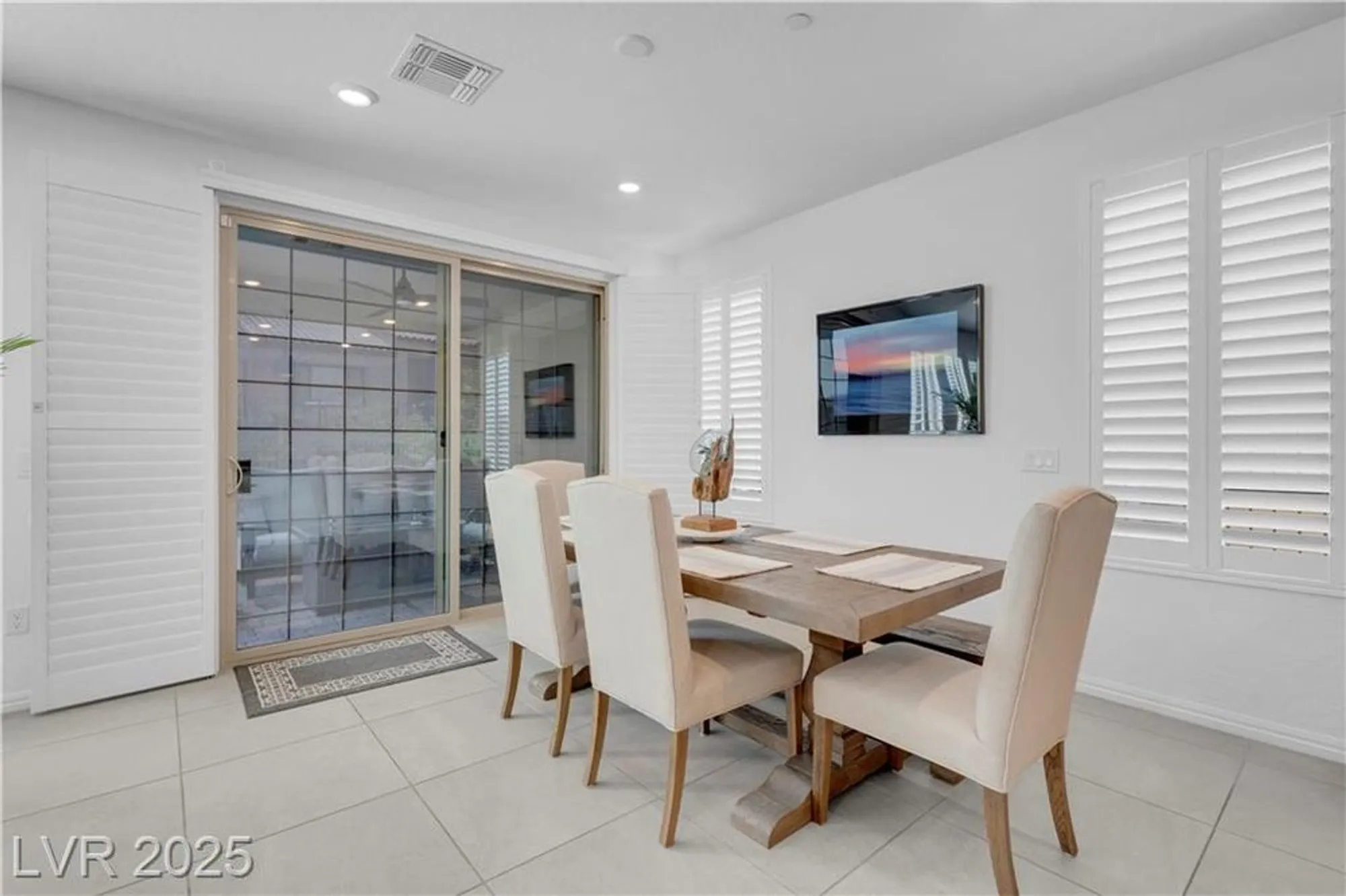 Property Slideshow image 21 of 69 | 124 lake oasis st, Henderson, NV, 89011