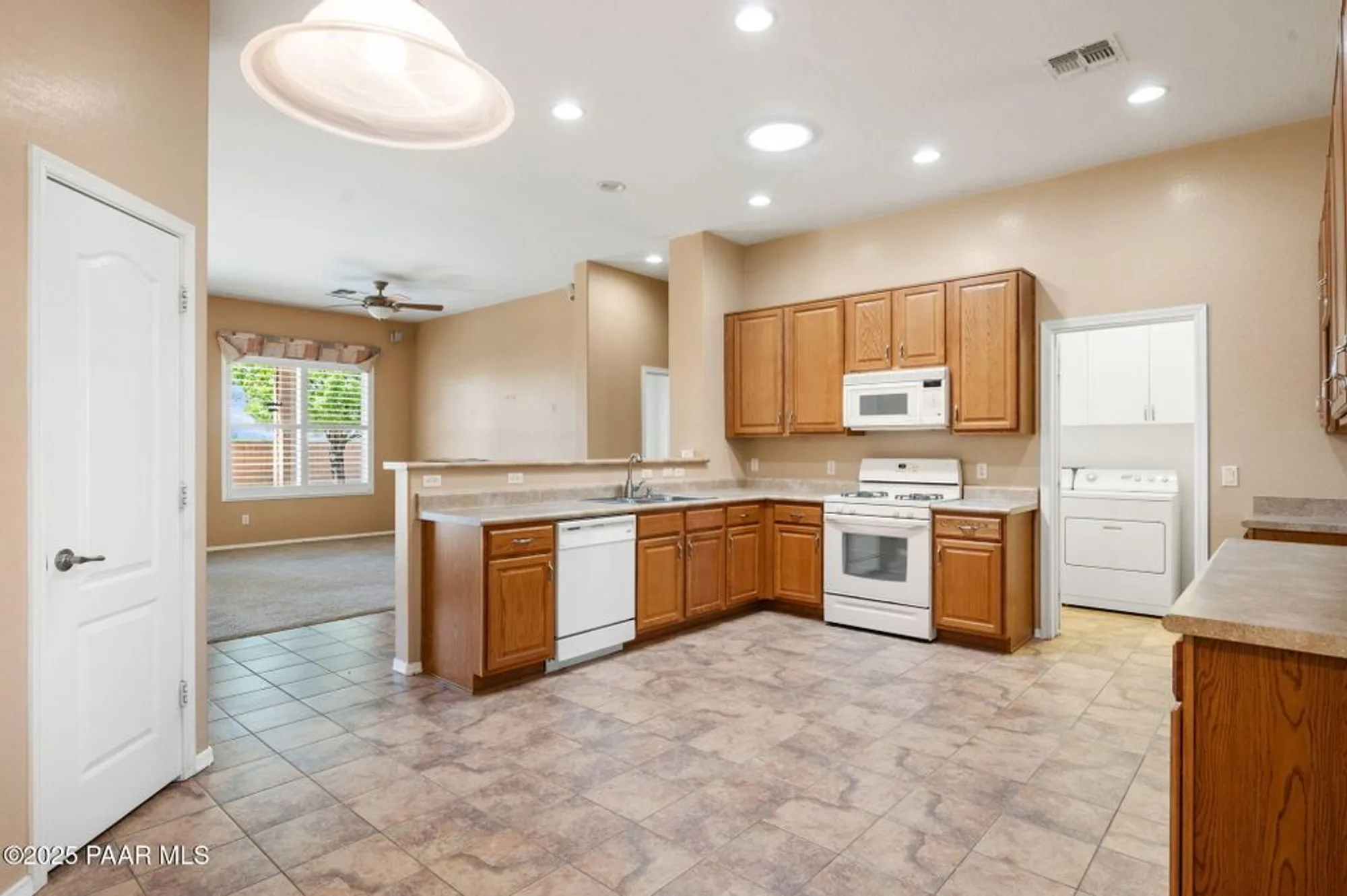 Property Slideshow image 14 of 43 | 7876 n siesta sunset ln, Prescott Valley, AZ, 86315