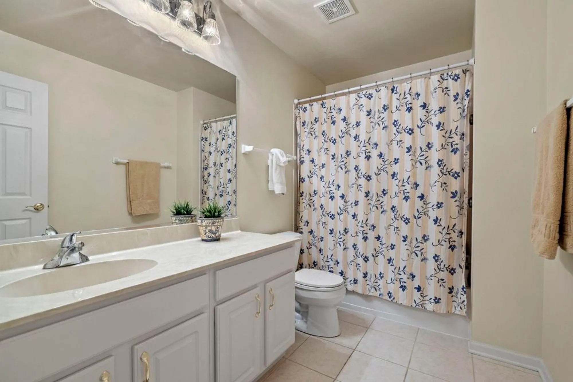 Property Slideshow image 20 of 28 | 16415 grandwood lake dr, Crest Hill, IL, 60403