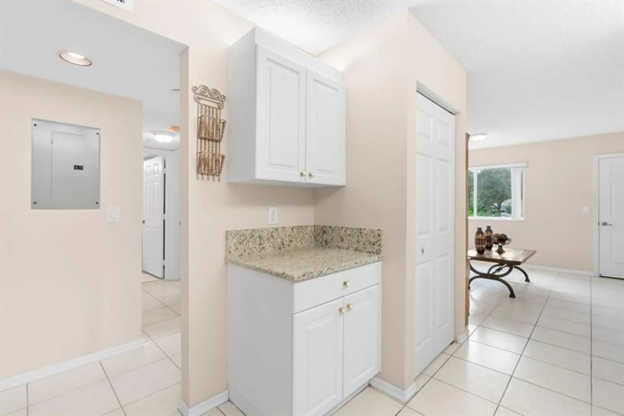 Property Slideshow image 7 of 24 | 7763 southampton ter 215, Tamarac, FL, 33321