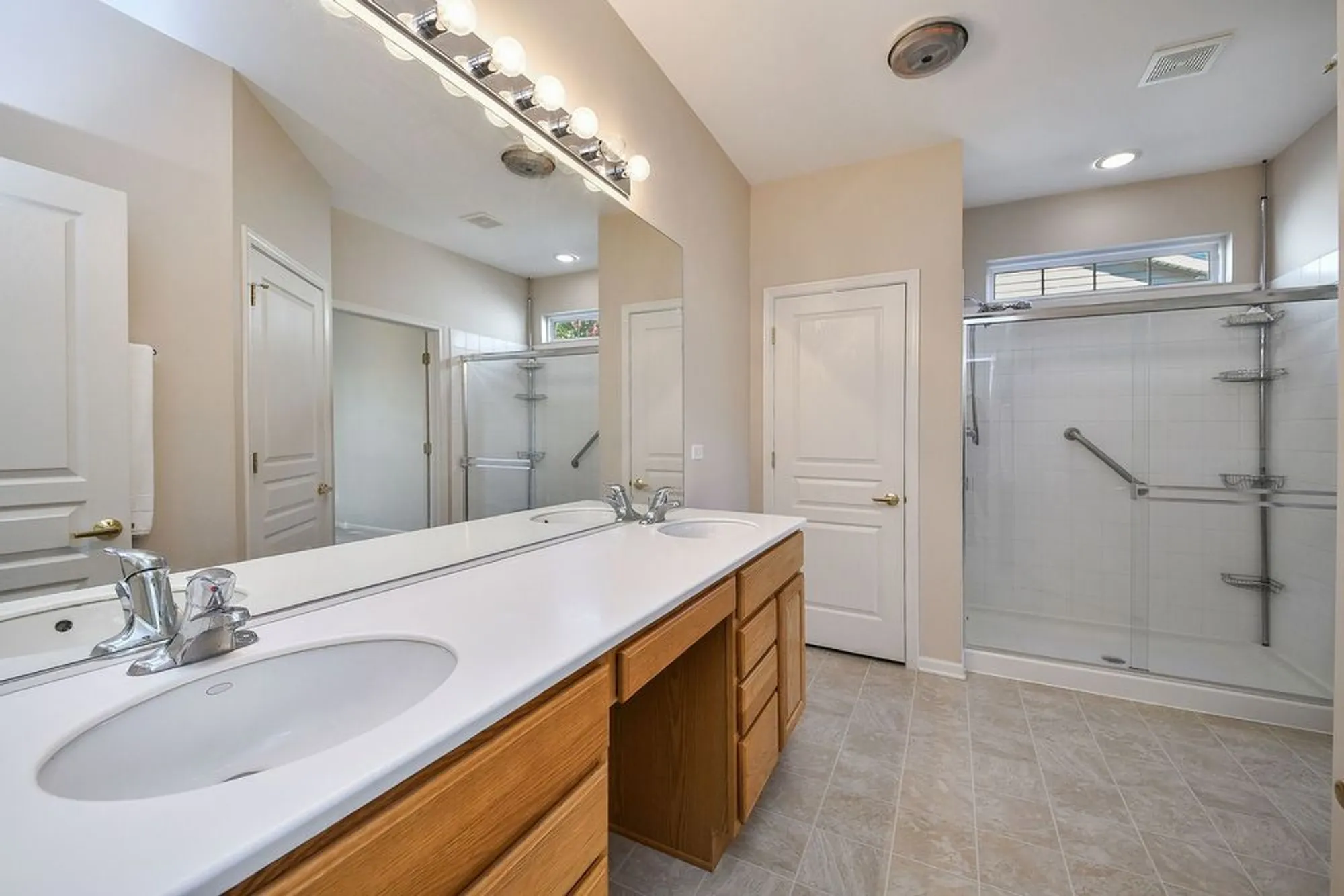 Property Slideshow image 11 of 26 | 2525 rolling rdg, Elgin, IL, 60124