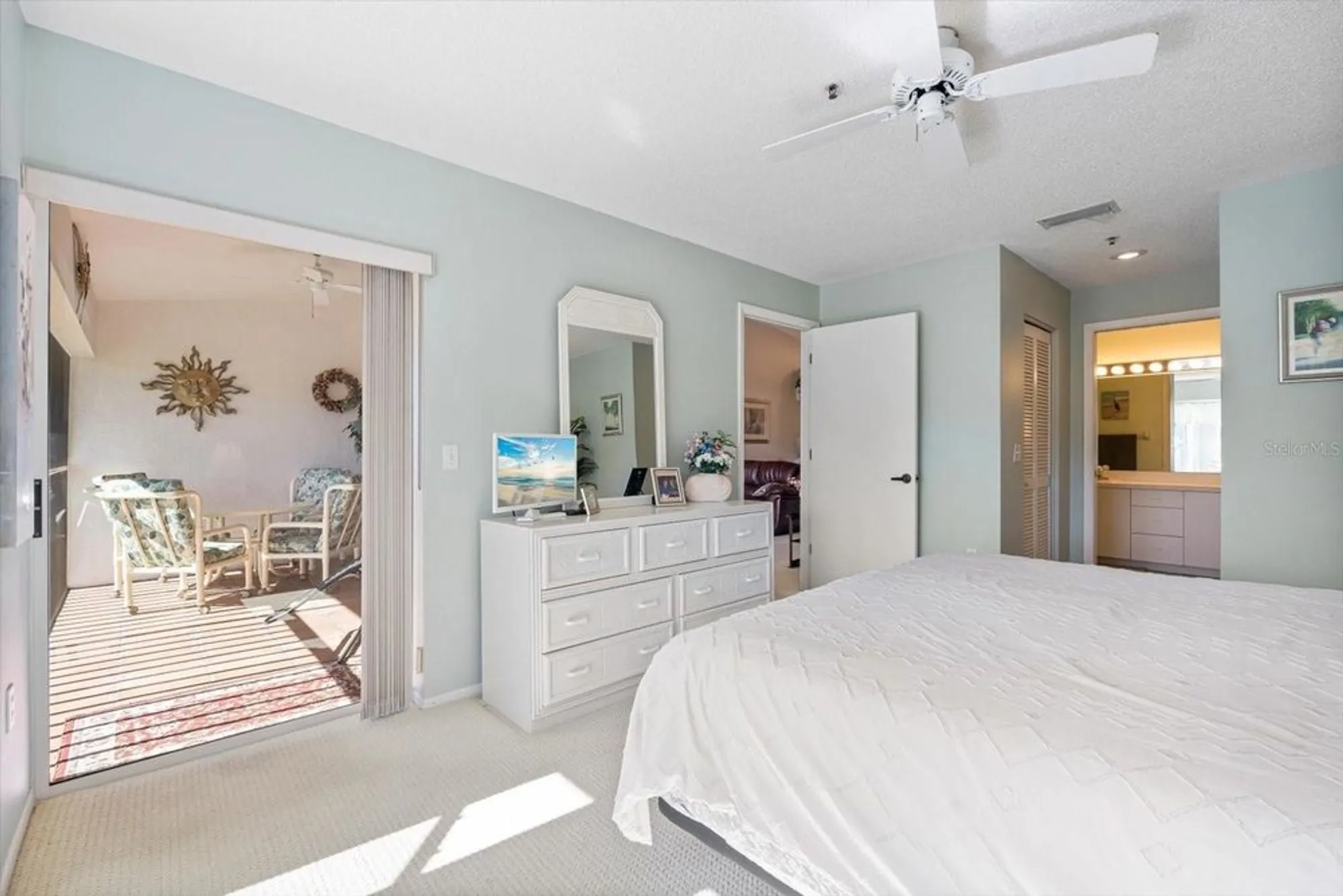 Property Slideshow image 15 of 67 | 6908 drewrys blf apt 711, Bradenton, FL, 34203