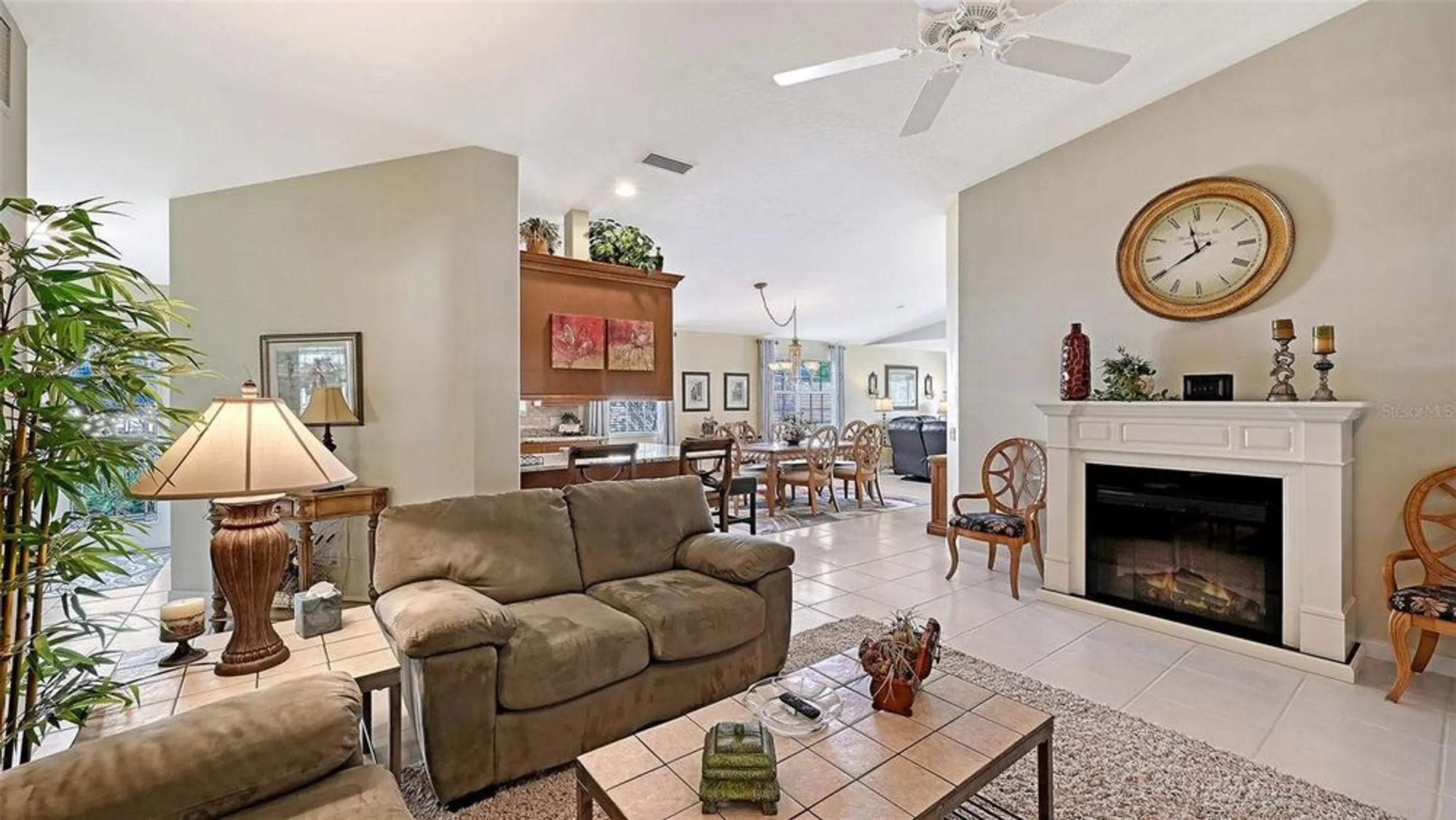 Property Slideshow image 10 of 87 | 5770 ivrea dr, Sarasota, FL, 34238