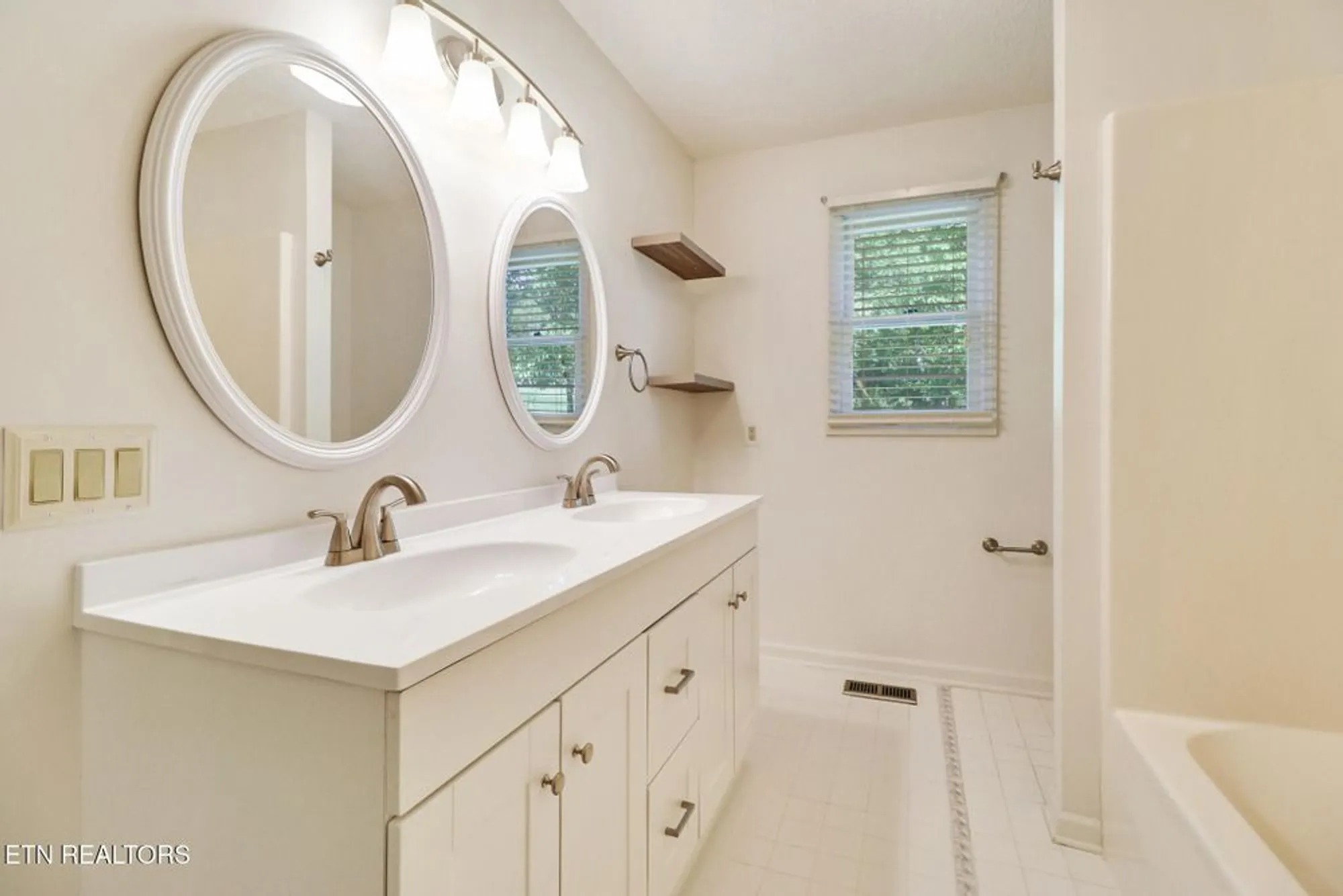 Property Slideshow image 37 of 55 | 11 kingsboro ln, Crossville, TN, 38558