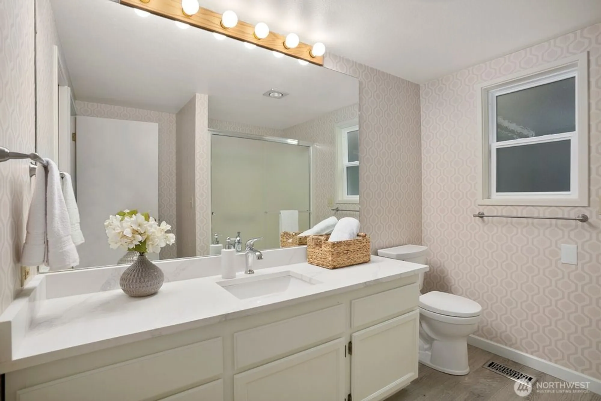 Property Slideshow image 14 of 27 | 4084 220th pl se # 1038, Issaquah, WA, 98029