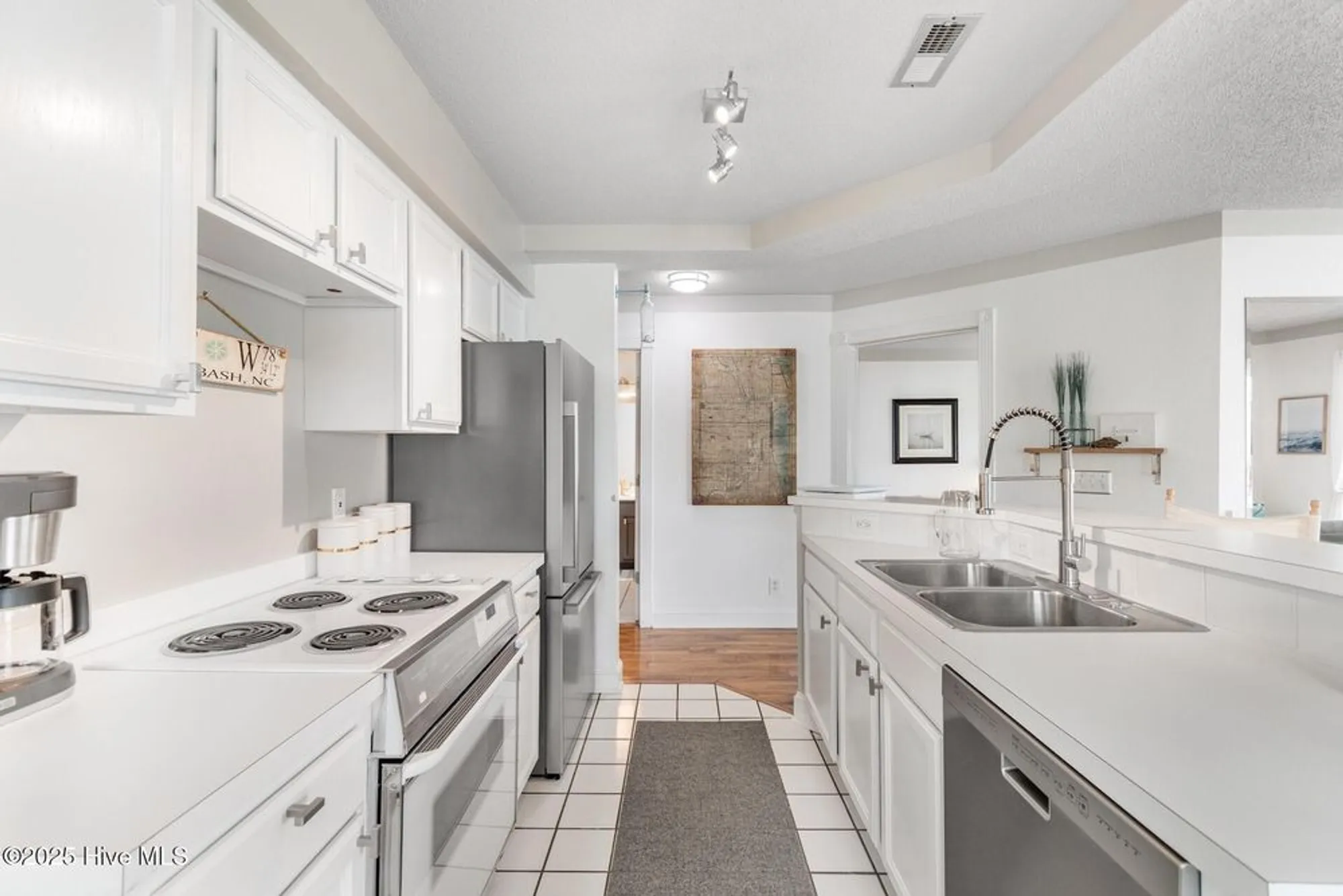 Property Slideshow image 6 of 35 | 330 s middleton dr 609, Calabash, NC, 28467