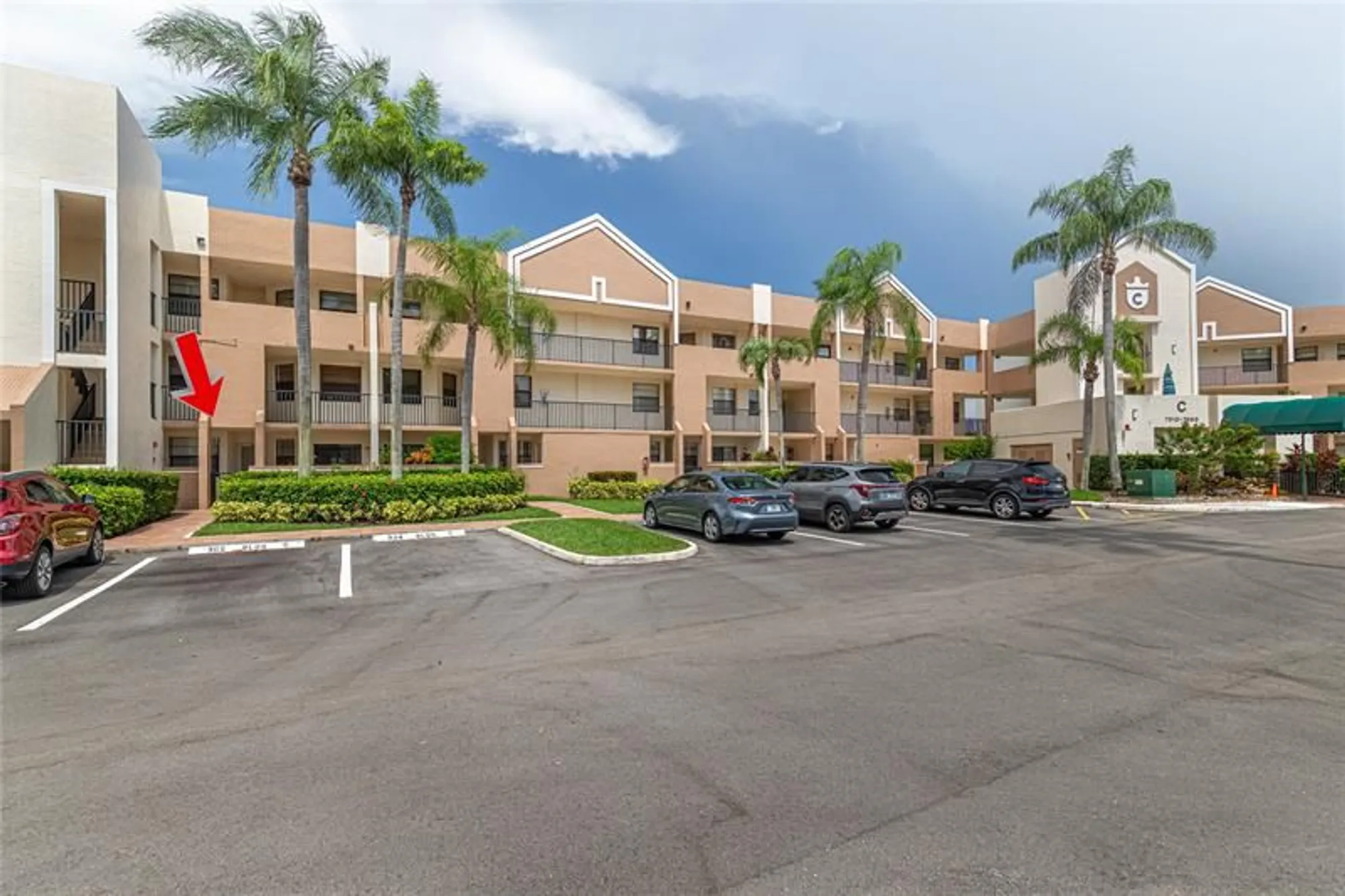 Property Slideshow image 2 of 50 | 7312 fairfax dr 102, Tamarac, FL, 33321